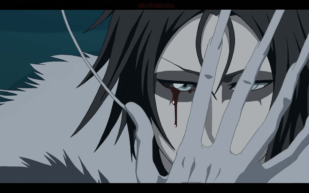 Bleach Muramasa 桌布 壁紙 — 一個動漫角色的特寫，深色頭髮，臉頰上流著血淚，緊握著刀刃。