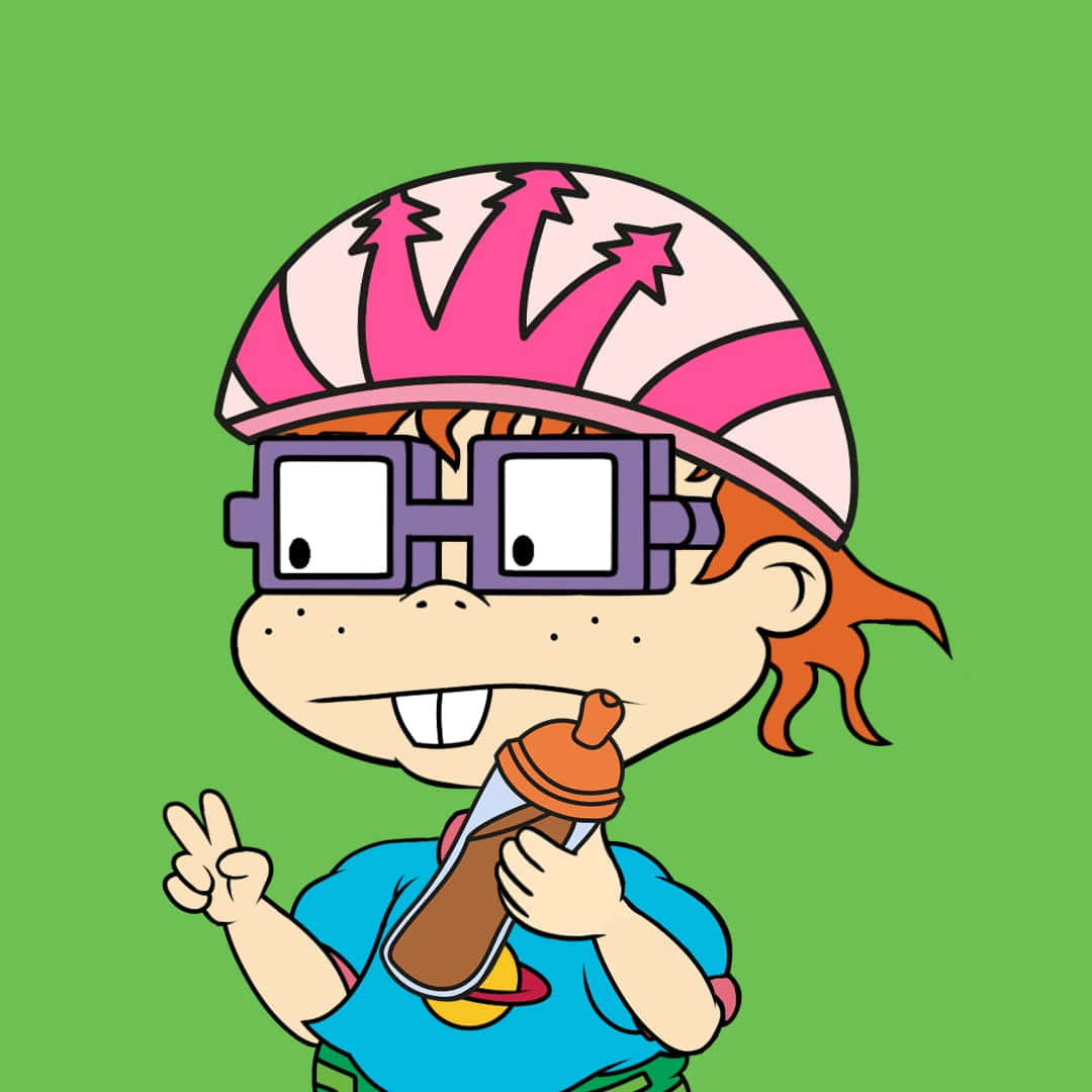 rugrats 桌布 壁紙 — 一個卡通幼兒，橙色頭髮，戴紫色眼鏡，戴著粉紅色星星頭盔，拿著瓶子，做出和平手勢。