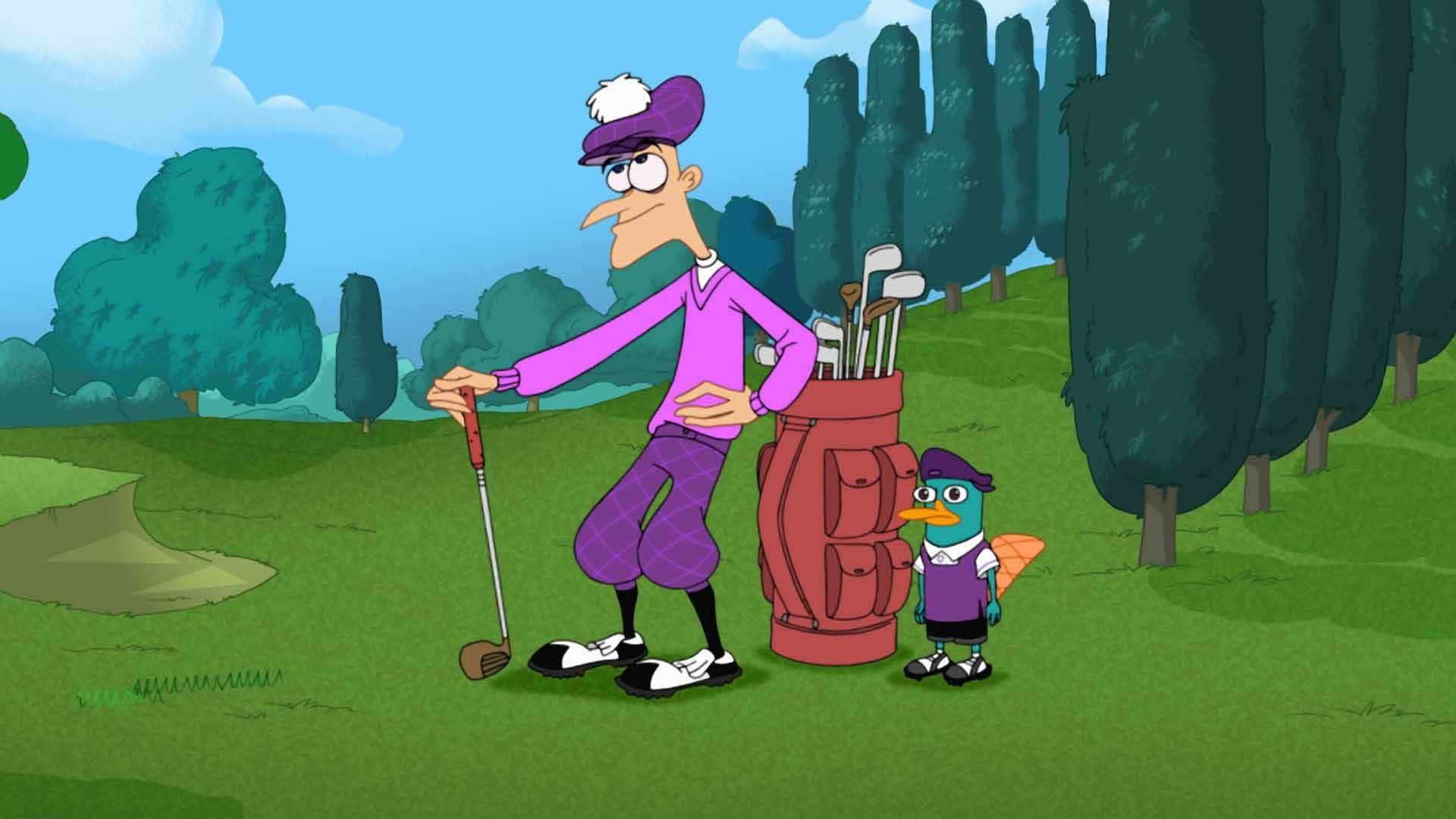 Phineas And Ferb 桌布 壁紙 — 一個卡通男人和一隻鴨子穿著紫色高爾夫裝備，站在綠色球場上，旁邊有一個紅色球袋，背景是藍天。