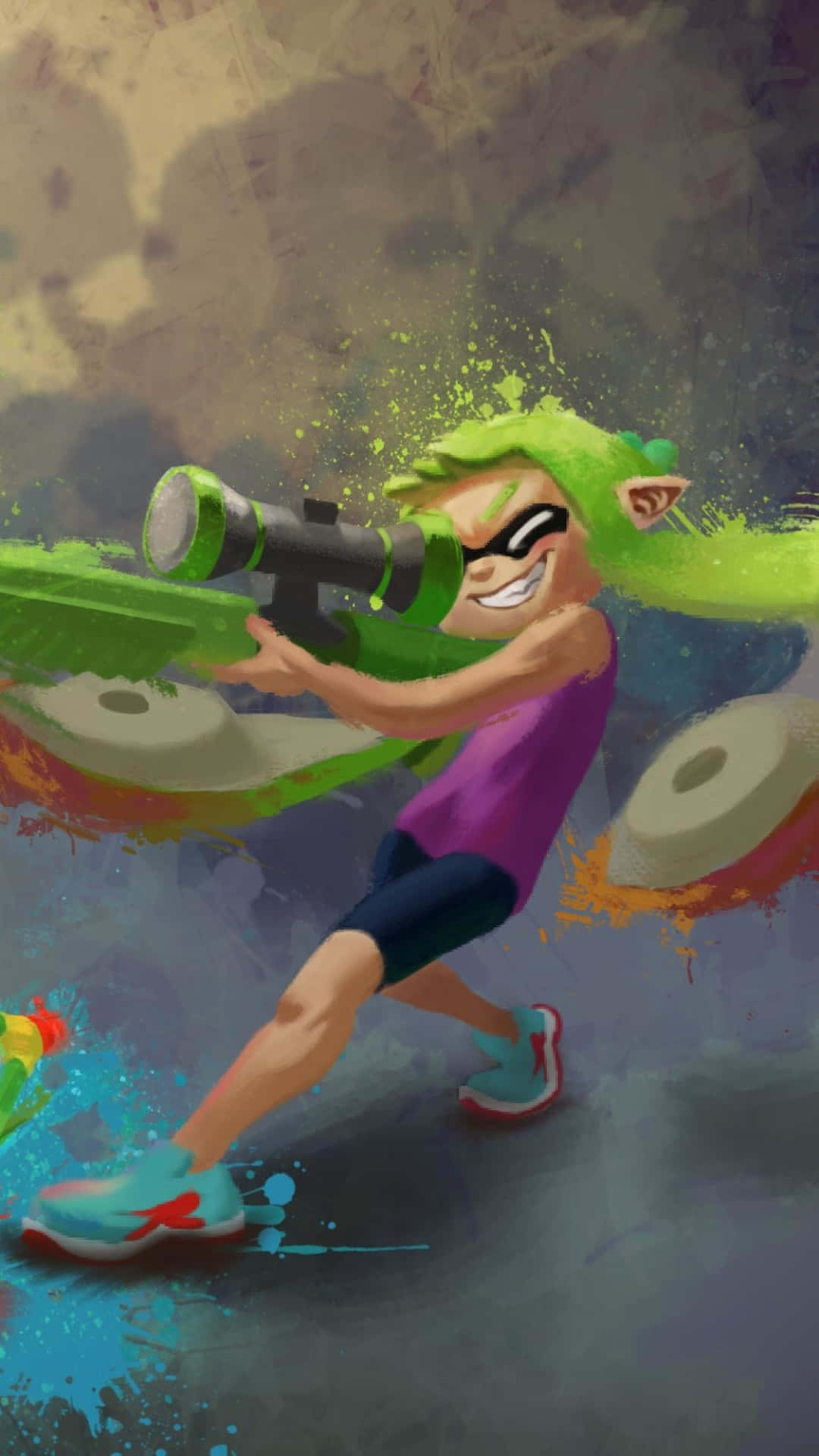 splatoon 桌布 壁紙 — 一個卡通魷魚角色，穿著紫色襯衫和綠色帽子，瞄準一個大型綠色油漆大砲，同時濺出彩色墨水。