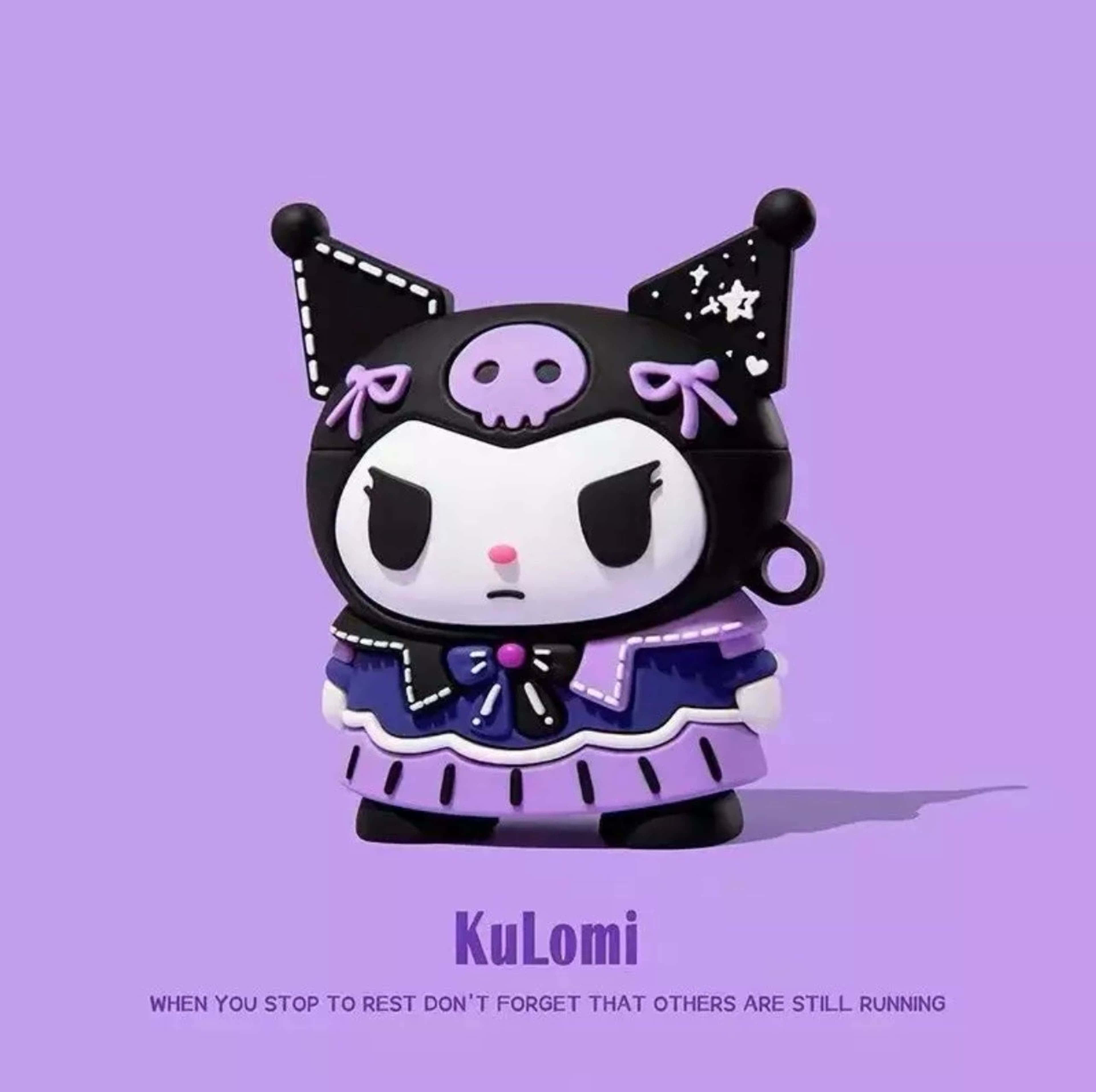 Kuromi Fanart 桌布 壁紙 — 一個可愛的KuLomi角色，戴著骷髏帽，穿著紫色服裝，站在純薰衣草色背景前。