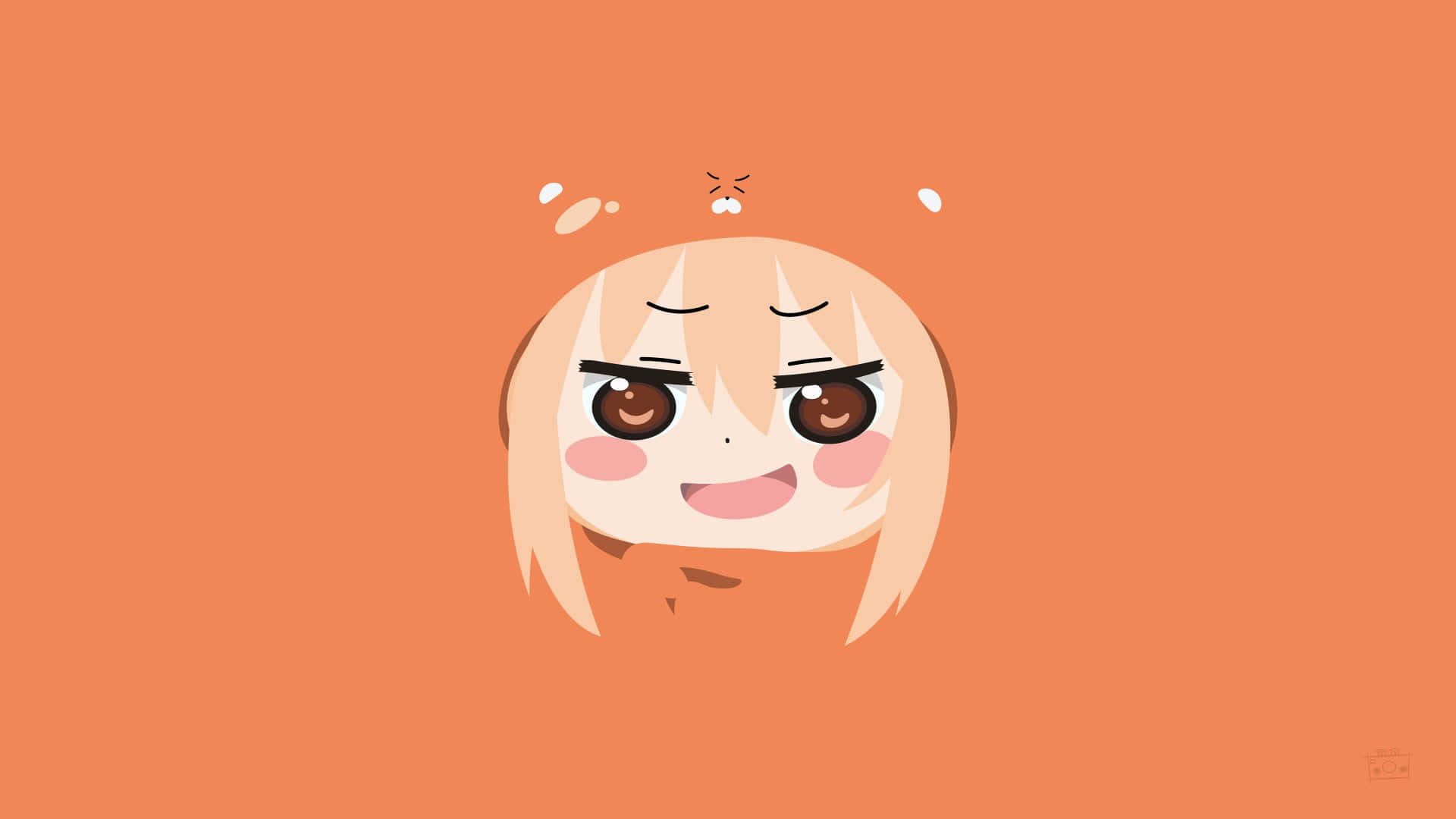 笑哈哈表情 桌布 壁紙 — 一個可愛的動漫女孩，金髮碧眼，帶著憤怒的眼神，在純橙色背景上頑皮地微笑。