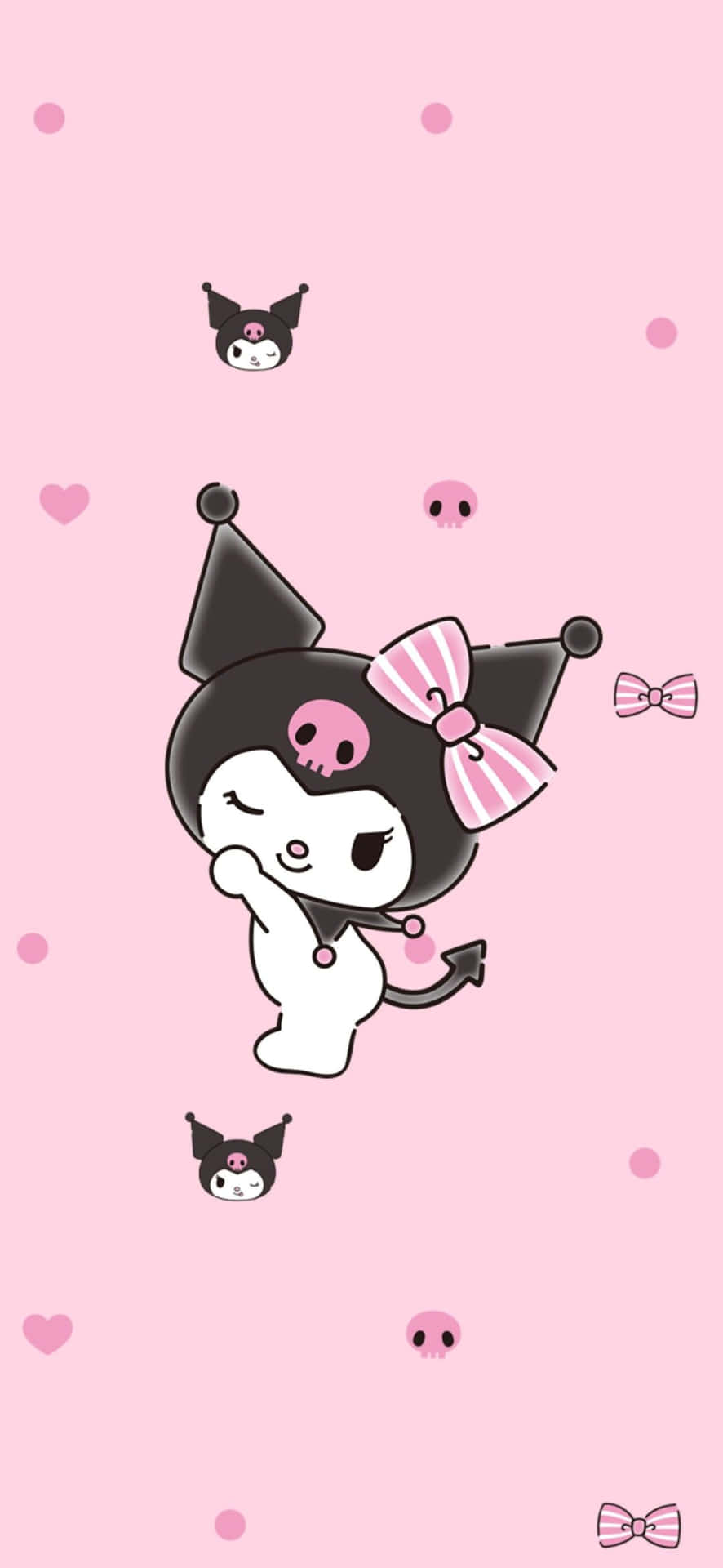 Kuromi Aesthetic 桌布 壁紙 — 一個可愛的卡通角色，戴著黑色帽子和粉紅色蝴蝶結，在點綴著心形和骷髏頭的柔和粉紅色背景上頑皮地漂浮。