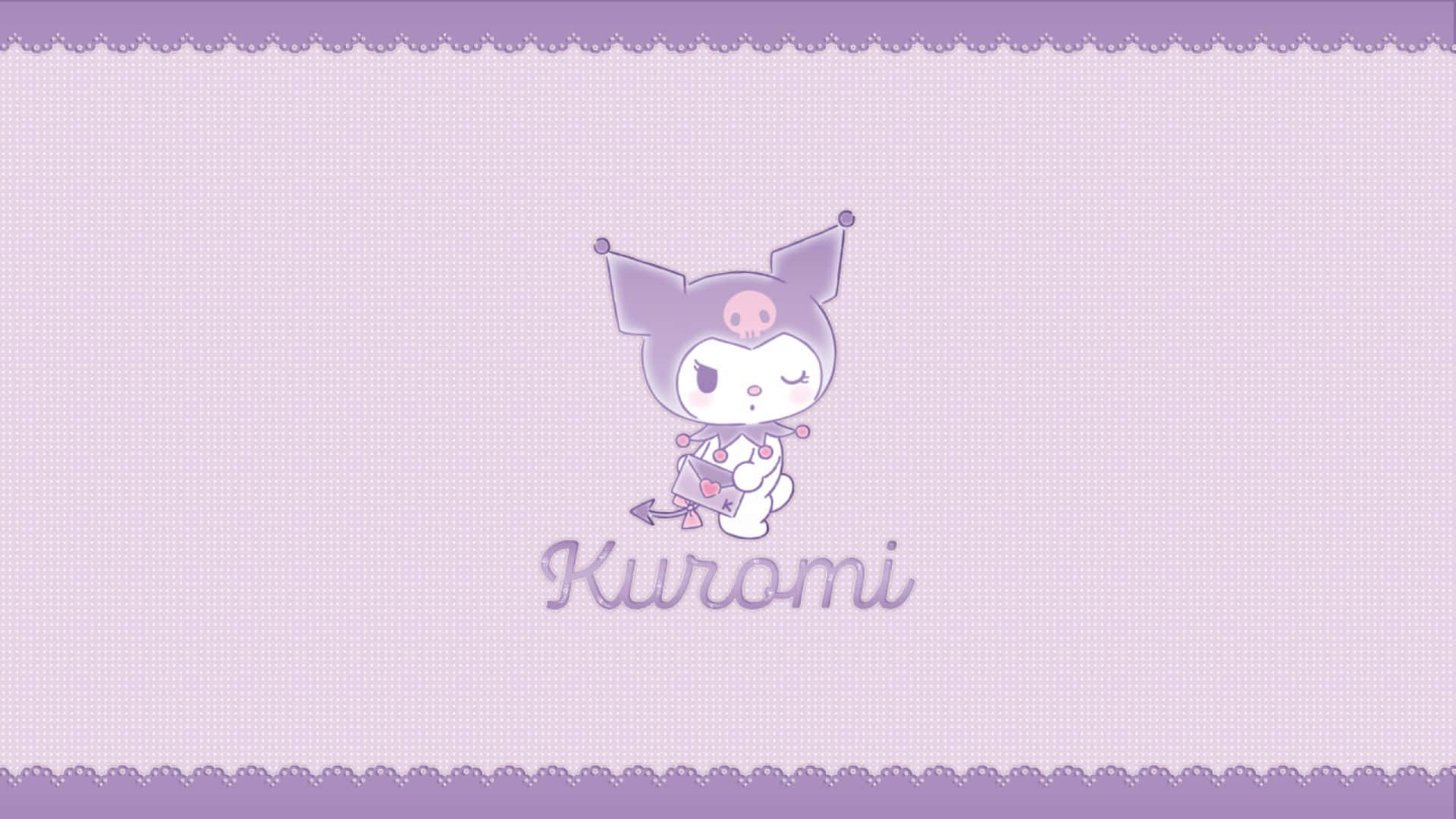 Kuromi Pattern 桌布 壁紙 — 一個可愛的紫色Kuromi角色坐在淺紫色紋理壁紙中央，帶有蕾絲邊框，下方有她的名字。