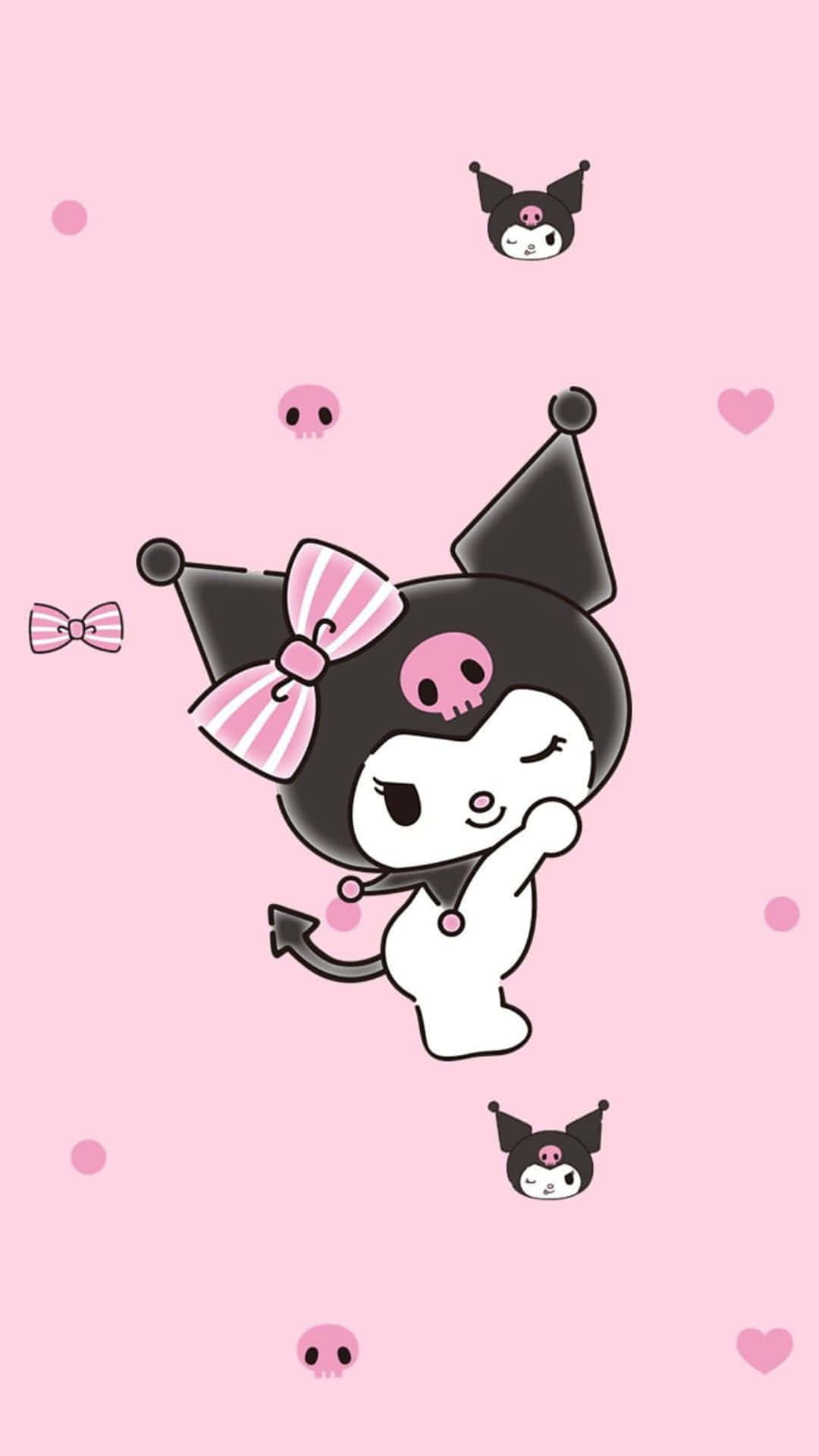 Kuromi Kawaii 桌布 壁紙 — 一個可愛的黑白卡通角色，帶有粉紅色蝴蝶結和骷髏圖案，在點綴著心形和骷髏的柔和粉紅色背景上頑皮地漂浮。