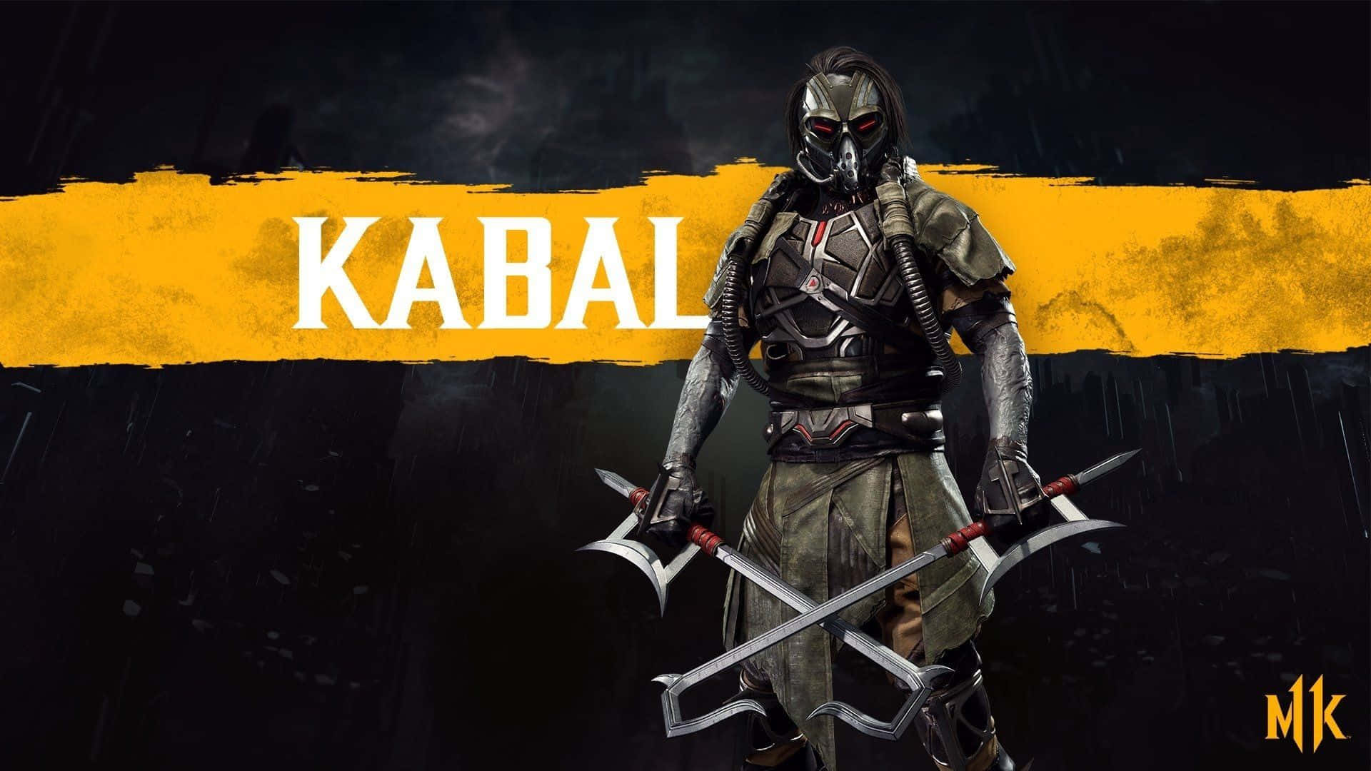 Mortal Kombat Kabal 桌布 壁紙 — 一個名叫Kabal的蒙面戰士在黑暗的雨景背景下，手持交叉的刀刃，帶有粗體黃色文字，威風凜凜地站立。