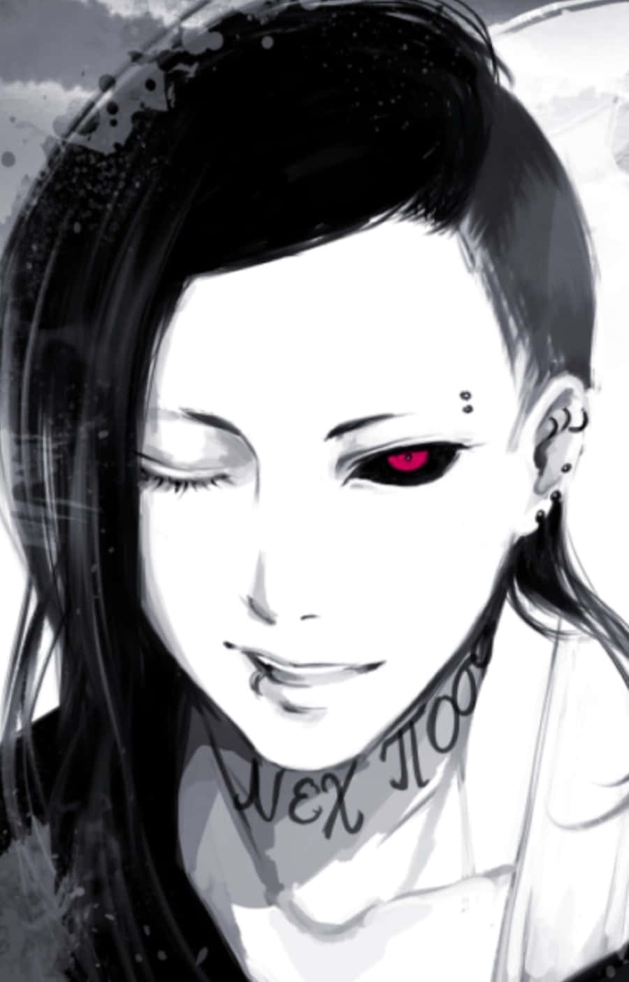 Tokyo Ghoul Uta 桌布 壁紙 — 一個單色動漫女孩，有一隻發光的紅色眼睛和頸部紋身，溫柔地凝視著多雲的天空。