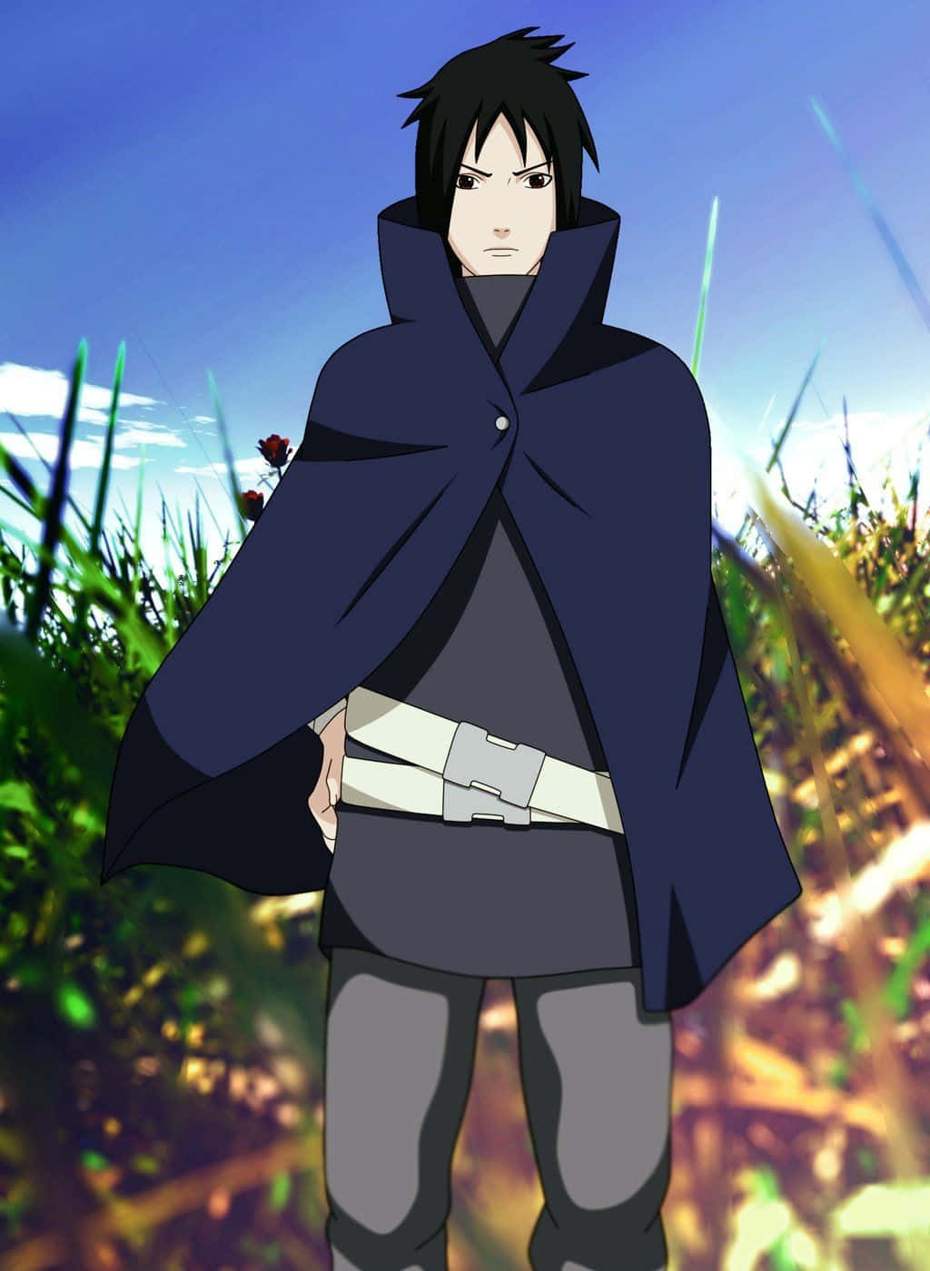 Izuna Uchiha 桌布 壁紙 — 一個嚴肅的動漫忍者穿著黑色斗篷，站在充滿活力的綠草中，頭頂是明亮的藍天。
