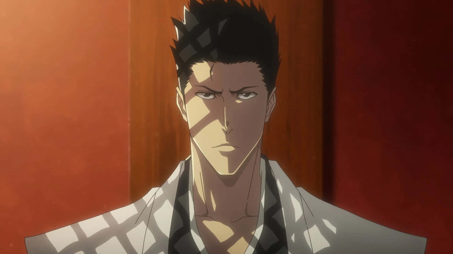 Isshin Kurosaki 桌布 壁紙 — 一個嚴肅的動漫男人，有著尖刺般的黑髮和銳利的眼神，在一個溫暖照明的紅牆房間裡直視前方。