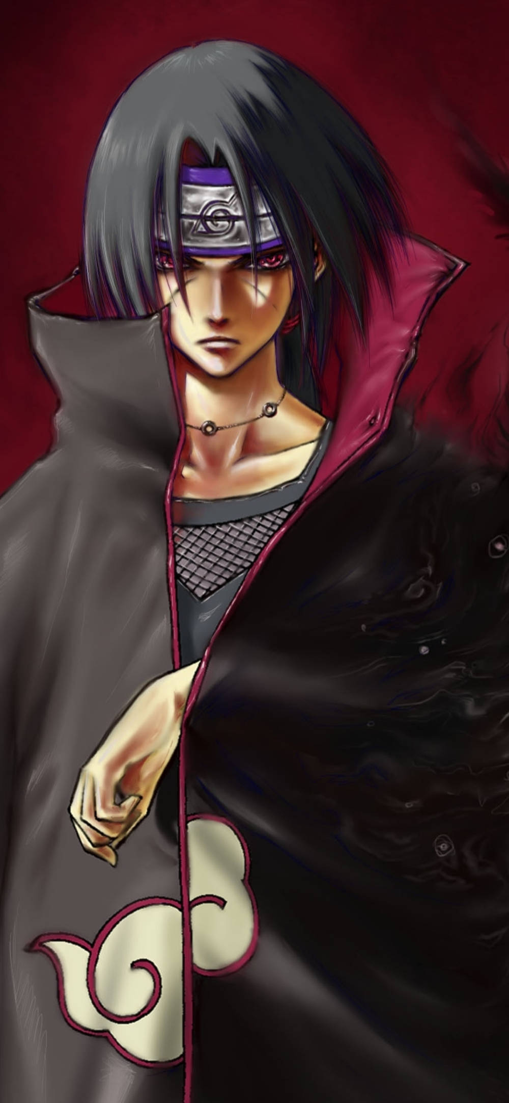 Itachi 桌布 壁紙 — 一個嚴肅的動漫角色，黑髮紅眼，身穿帶有白色雲朵標誌的黑色斗篷，背景為深紅色。