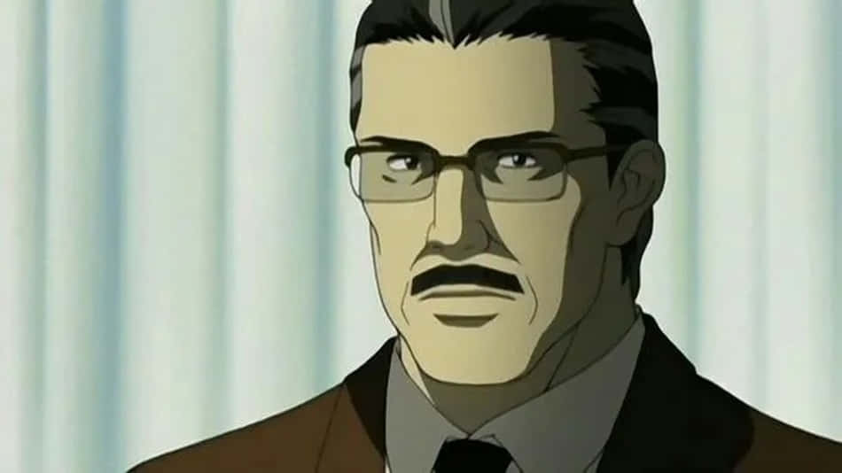 Soichiro Yagami 桌布 壁紙 — 一個嚴肅的動畫男人，戴著眼鏡和鬍子，穿著西裝，對著淺藍色窗簾強烈地凝視。