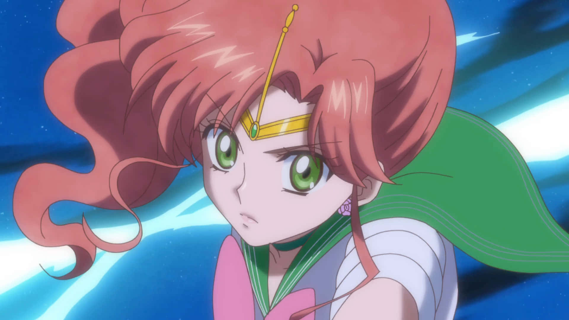 sailor jupiter 桌布 壁紙 — 一個堅定的動漫女孩，粉紅色頭髮和綠色眼睛，穿著水手服，背景是宇宙藍色。
