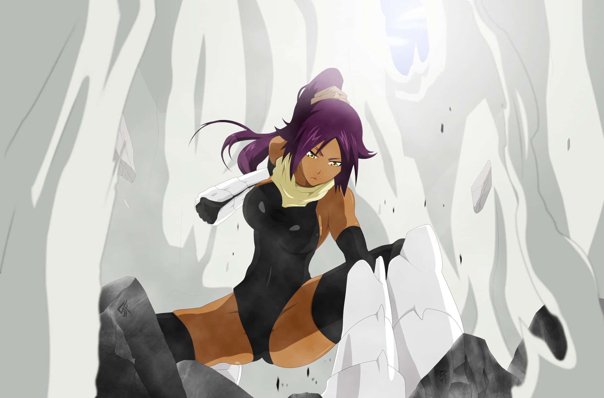Yoruichi Shihoin 桌布 壁紙 — 一個堅定的動漫女孩，紫色頭髮，黑色服裝，在破碎的冰塊中蹲下，擺出動態的動作姿勢。
