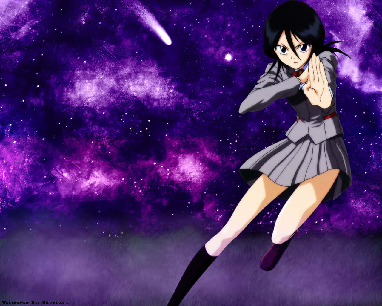 Rukia Kuchiki 桌布 壁紙 — 一個堅定的動漫女孩穿著校服，漂浮在充滿活力的紫色星雲中，一顆彗星劃過。