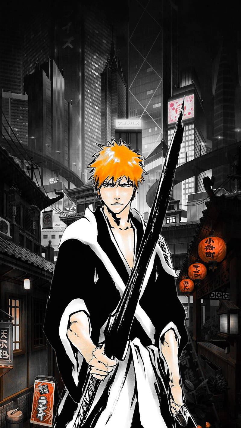 Bleach iPhone 桌布 壁紙 — 一個堅定的動漫戰士，有著尖刺的橙色頭髮，在夜晚霓虹燈閃爍的日本城市景觀中手持劍。