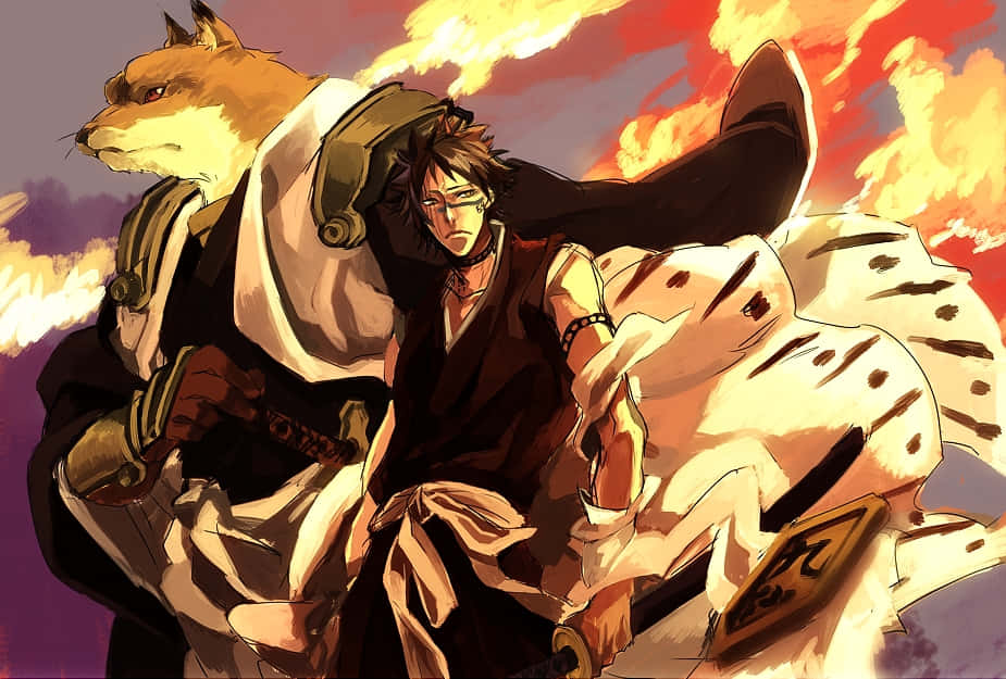 Sajin Komamura 桌布 壁紙 — 一個堅定的動漫戰士與一個狐狸般的同伴站在戲劇性的夕陽天空下，身處熾熱的爆炸之中。
