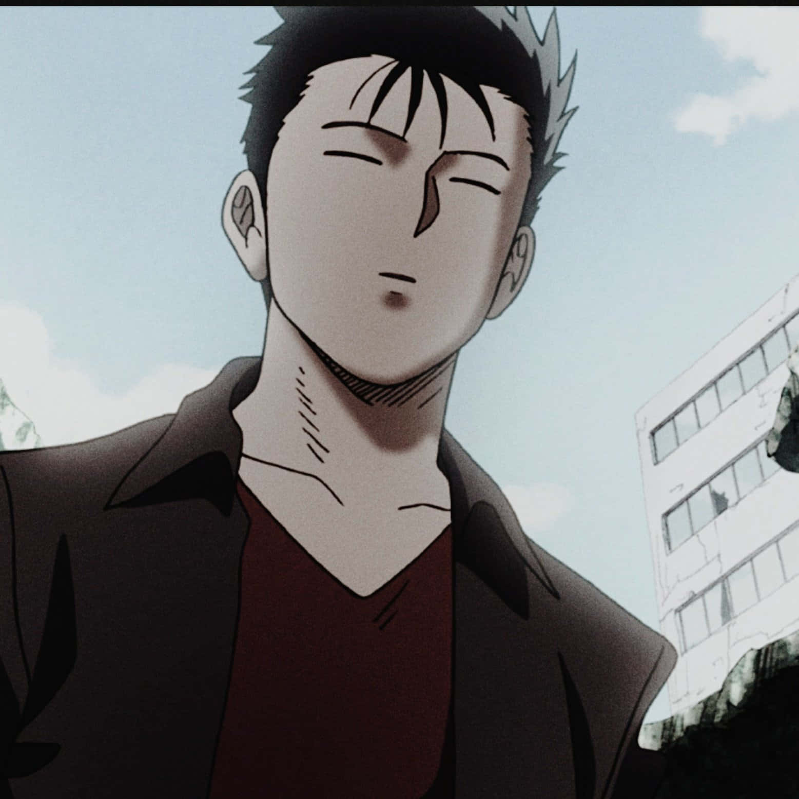 Ryo Shimazaki 桌布 壁紙 — 一個堅定的動漫男人，有著刺蝟般的黑髮，在蒼白的天空下自信地站在廢墟般的城市環境中。