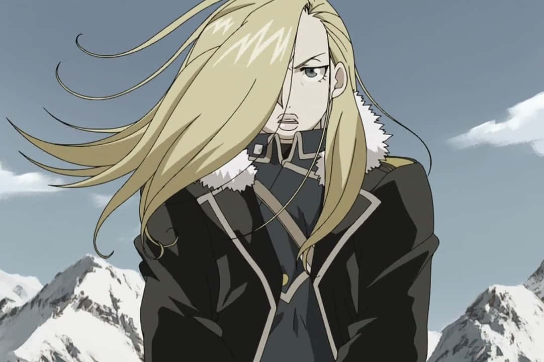 Olivier Mira Armstrong 桌布 壁紙 — 一個堅定的金髮動漫女孩，穿著黑色冬季外套，站在多雲天空下積雪覆蓋的山脈背景下。
