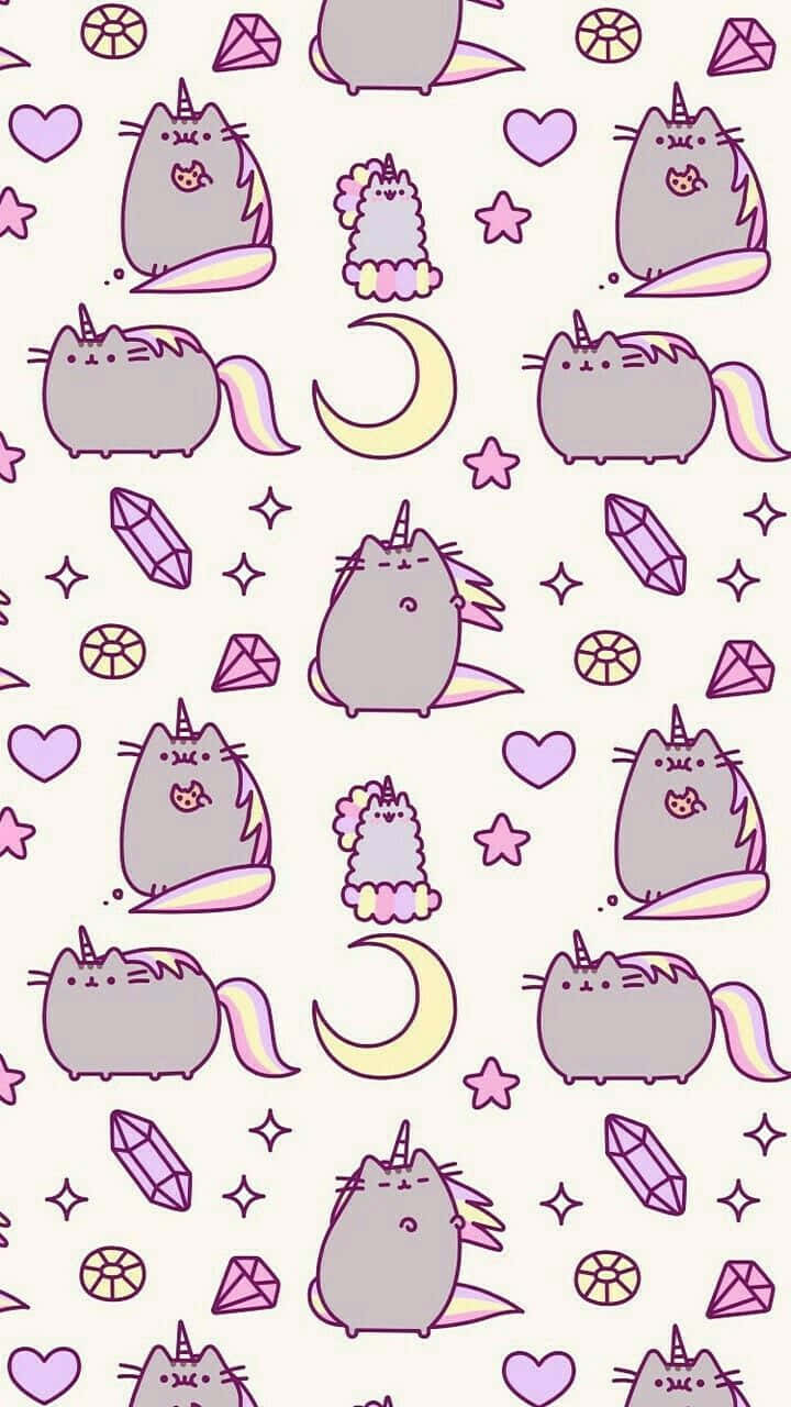 Kawaii Pusheen 桌布 壁紙 — 一個夢幻嘅牆紙圖案，喺柔和嘅奶油色背景上，有可愛嘅灰色獨角獸、彩虹尾巴、粉紅色心形、星星同水晶。