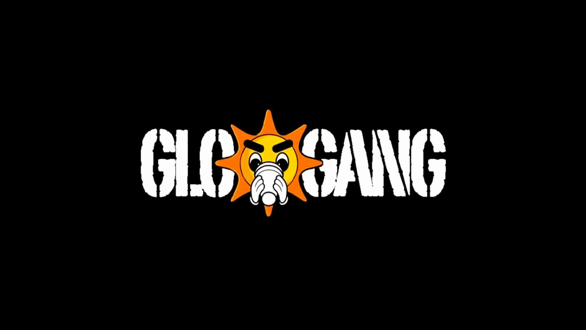 Gang 桌布 壁紙 — 一個大膽的標誌，中央有一個戴著防毒面具的卡通太陽，位於黑色背景上磨損的白色字體 GLO GANG 之間。
