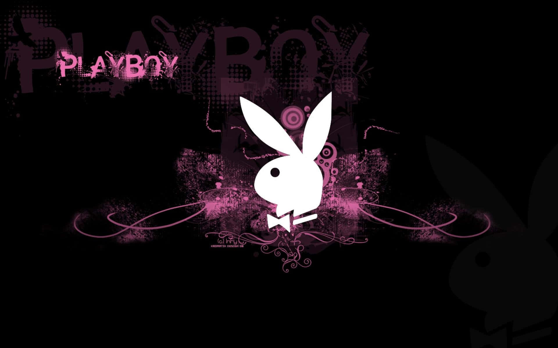 playboy 桌布 壁紙 — 一個大膽的白色Playboy兔子標誌，帶有蝴蝶結，居中在黑色背景上，背景上濺滿了充滿活力的粉紅色塗鴉風格漩渦，上方有粉紅色的PLAYBOY字樣。