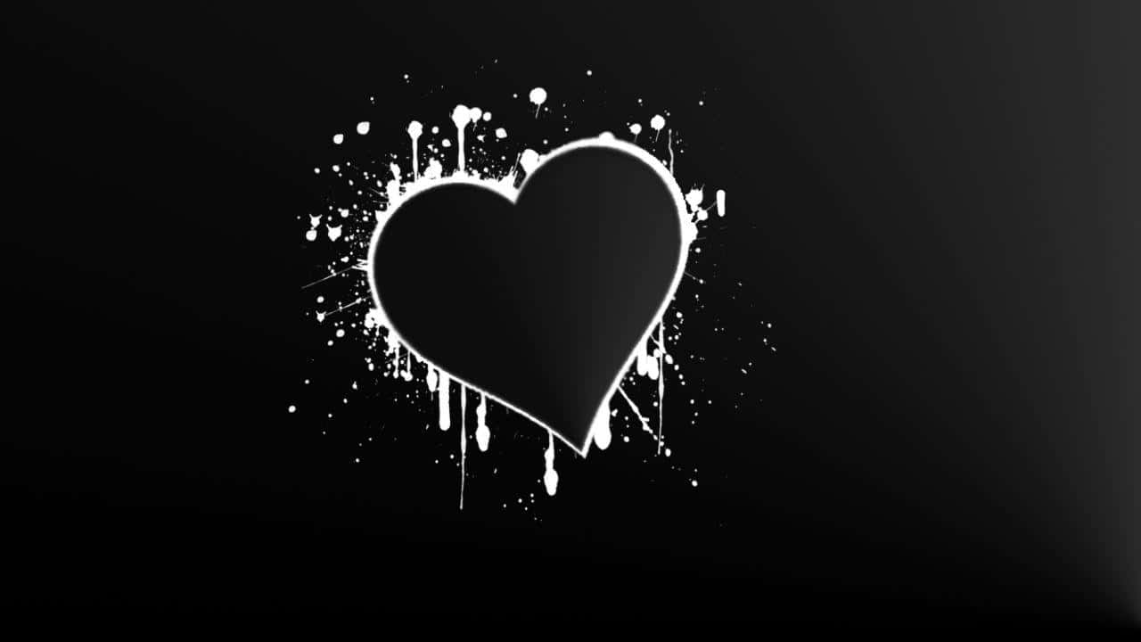Black Heart 桌布 壁紙 — 一個大膽的白色心形，帶有油漆飛濺和滴落，在純黑色背景上脫穎而出。
