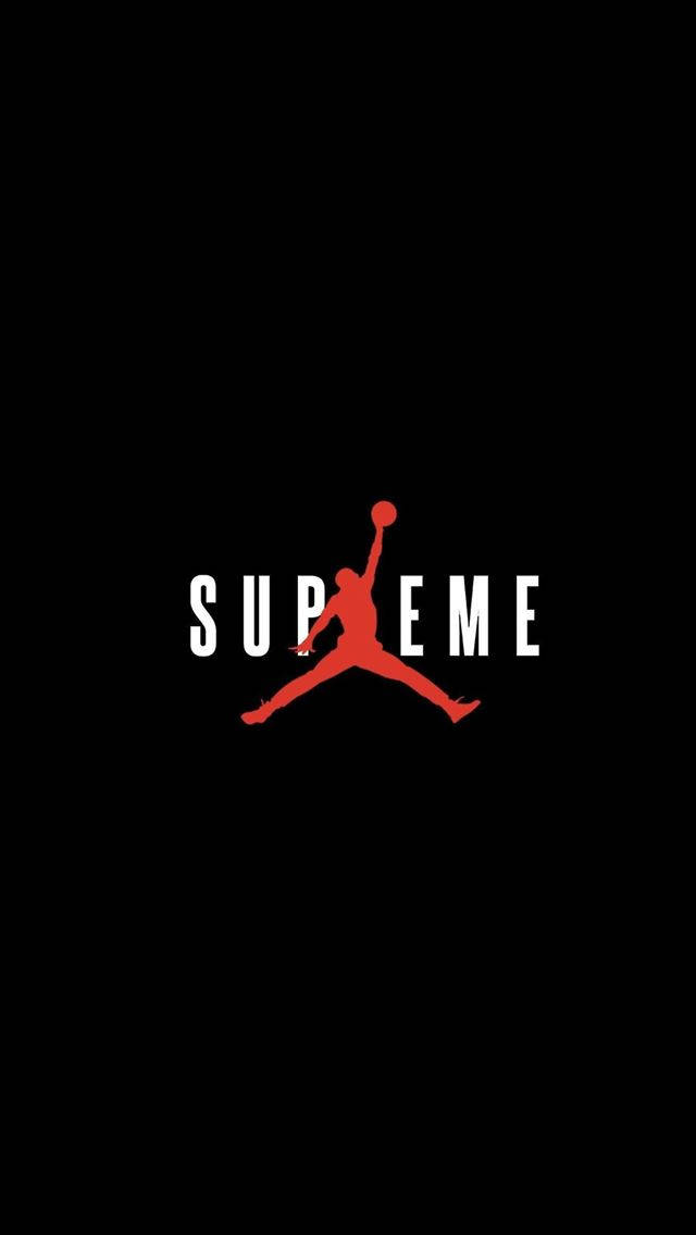 Air Jordan Nike iPhone 壁紙 — 一個大膽的紅色剪影，描繪一名籃球運動員在空中持球，球體置於白色「SUPREME」字樣上方，背景為純黑色。