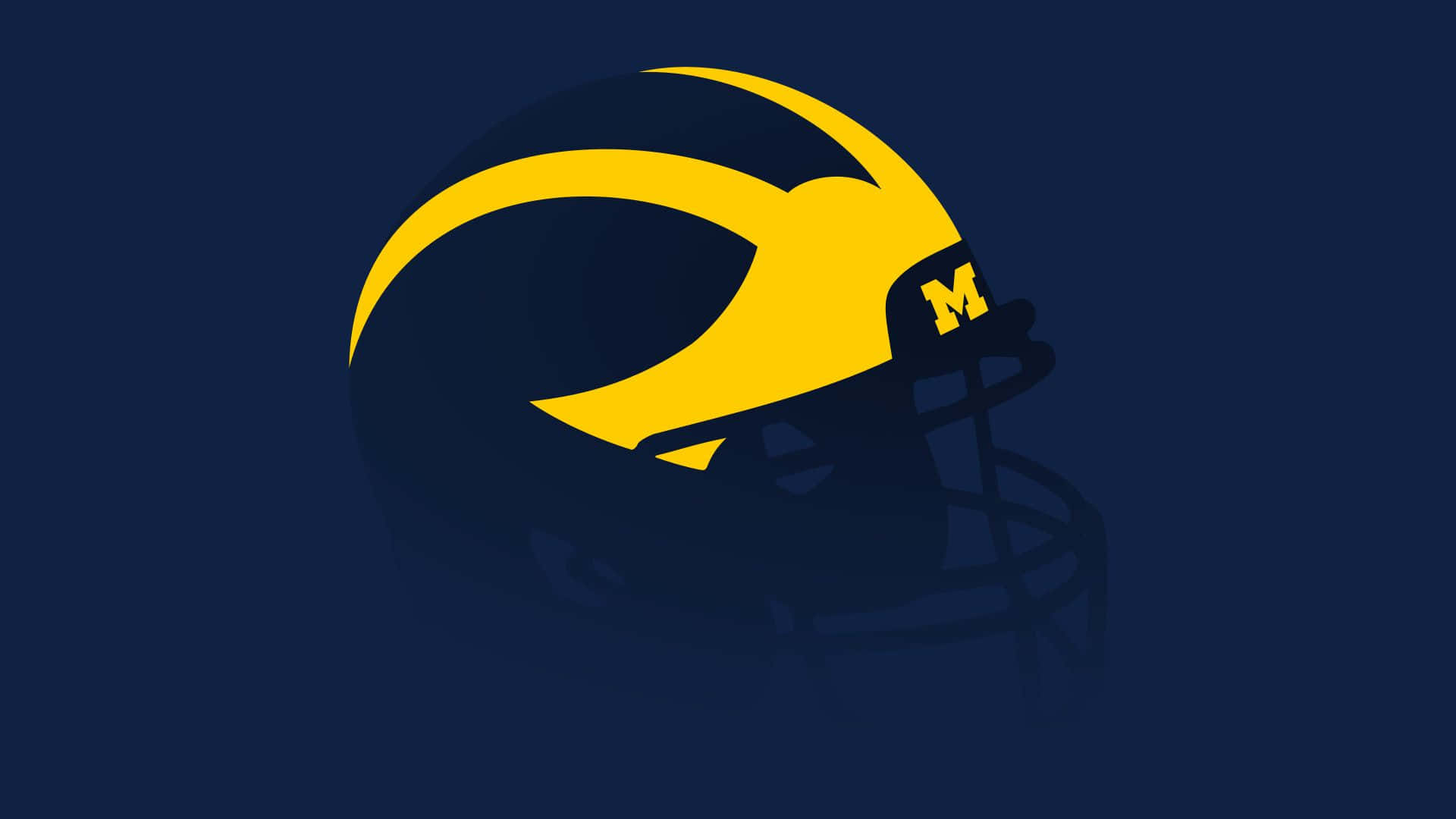 Michigan Wolverines 桌布 壁紙 — 一個大膽的黃色密西根狼獾隊美式足球頭盔，帶有大型 'M' 標誌，在深海軍藍背景下脫穎而出。