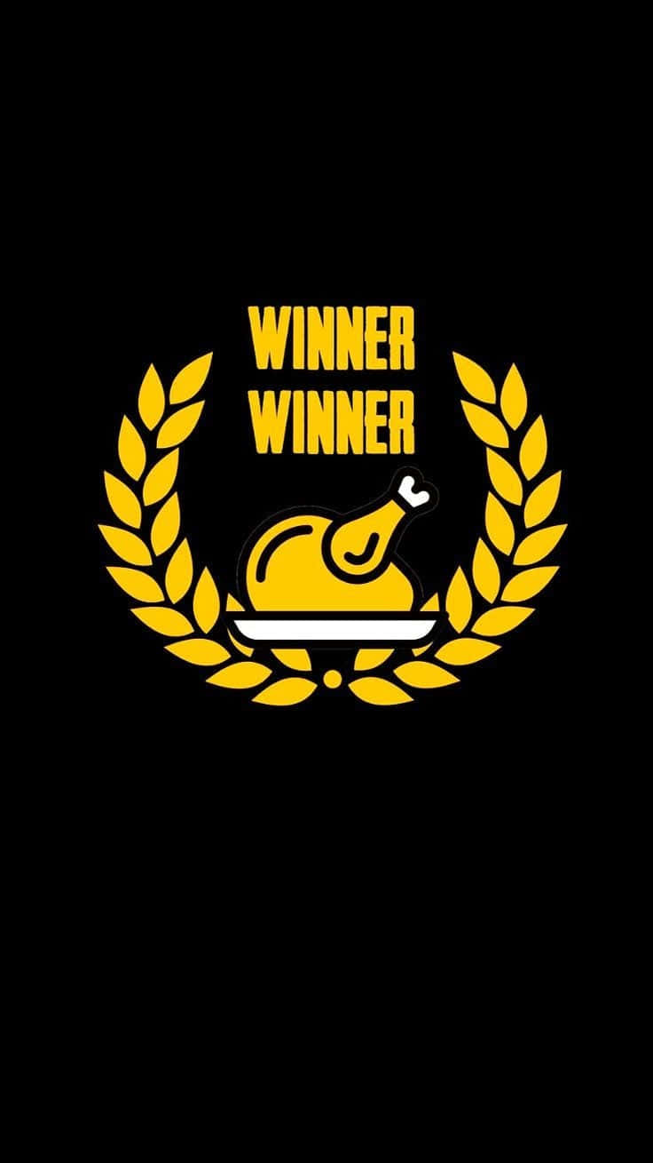 Pubg Logo 桌布 壁紙 — 一個大膽的黃色月桂花環標誌，盤子上有烤雞，並在黑色背景上居中顯示 winner winner 字樣。