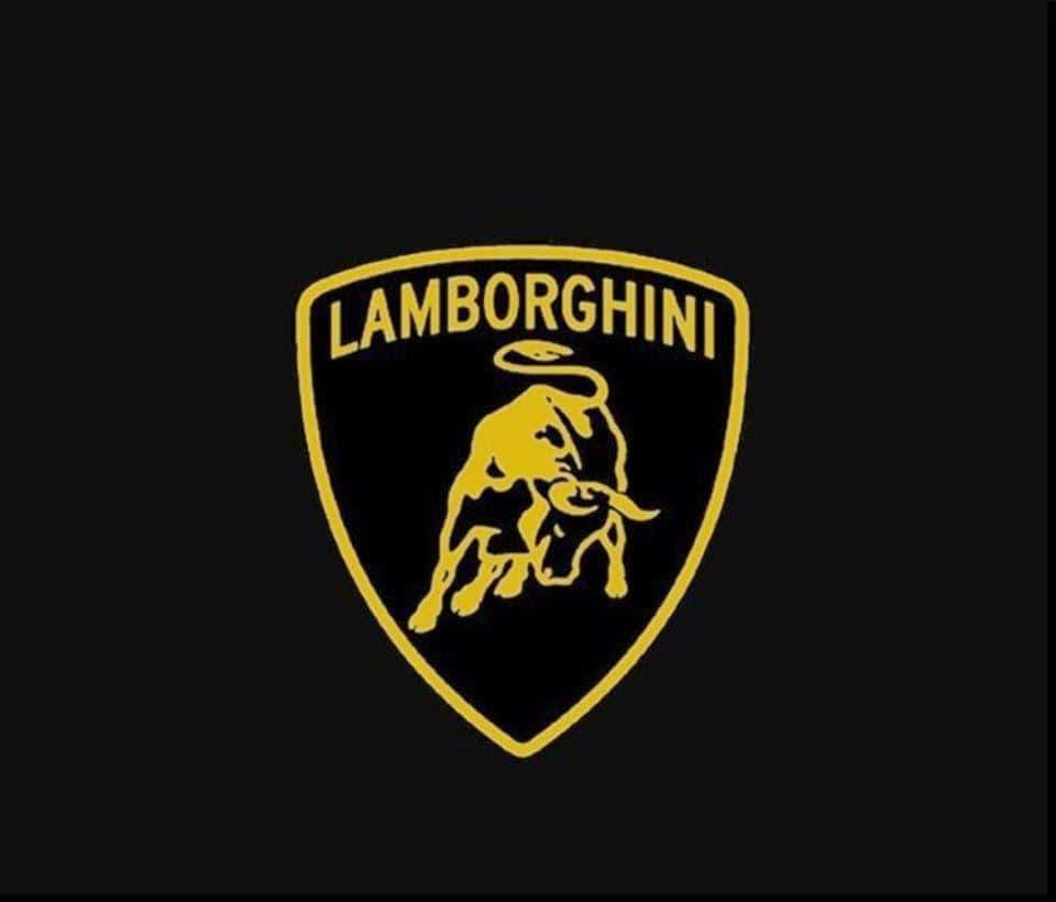 Car Logo 桌布 壁紙 — 一個大膽的黃色林寶堅尼標誌，黑色背景上有一頭衝鋒的公牛。