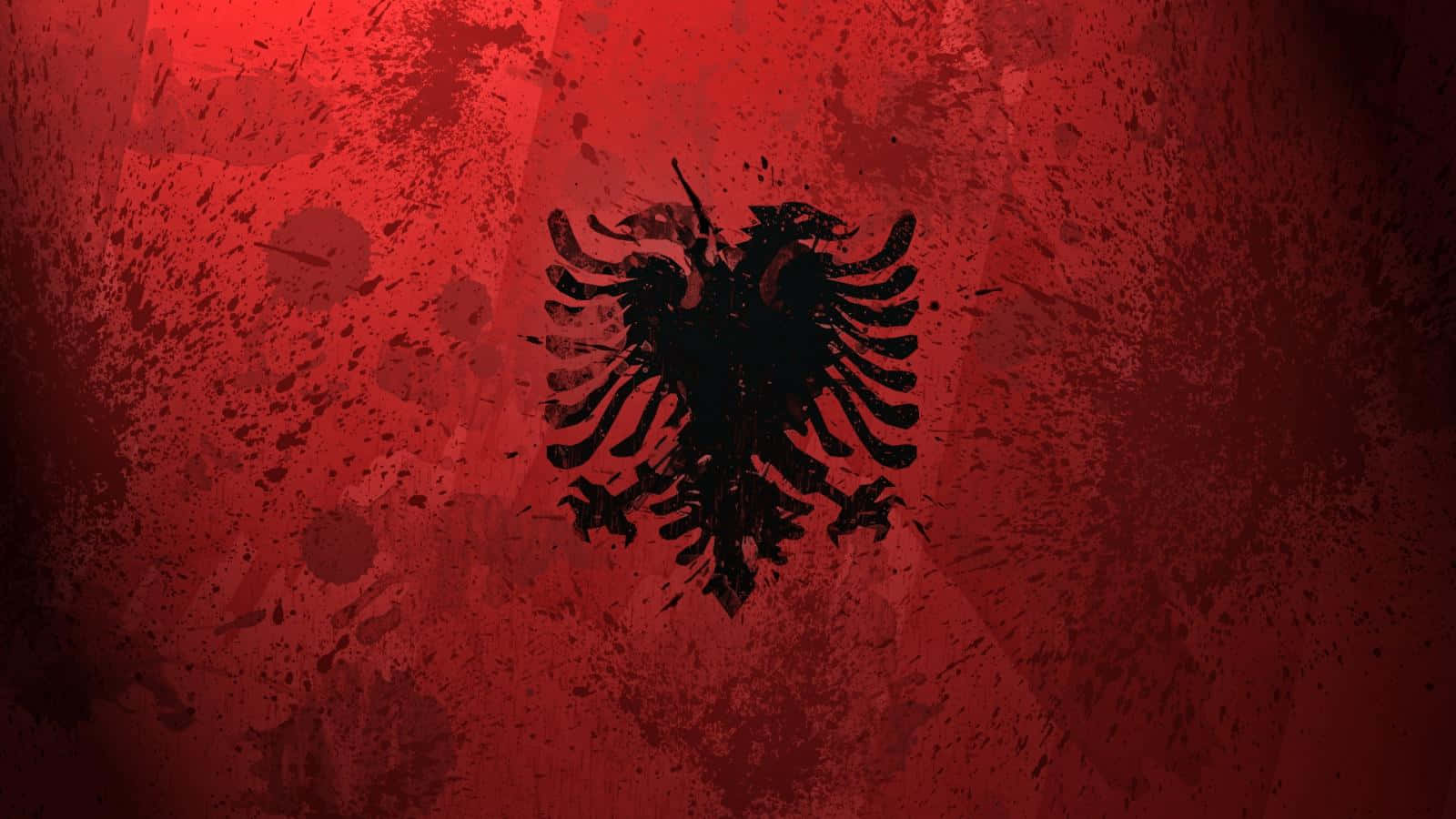 Albania 桌布 壁紙 — 一個大膽的黑色雙頭鷹標誌，濺在帶有磨損效果的紋理深紅色背景上。