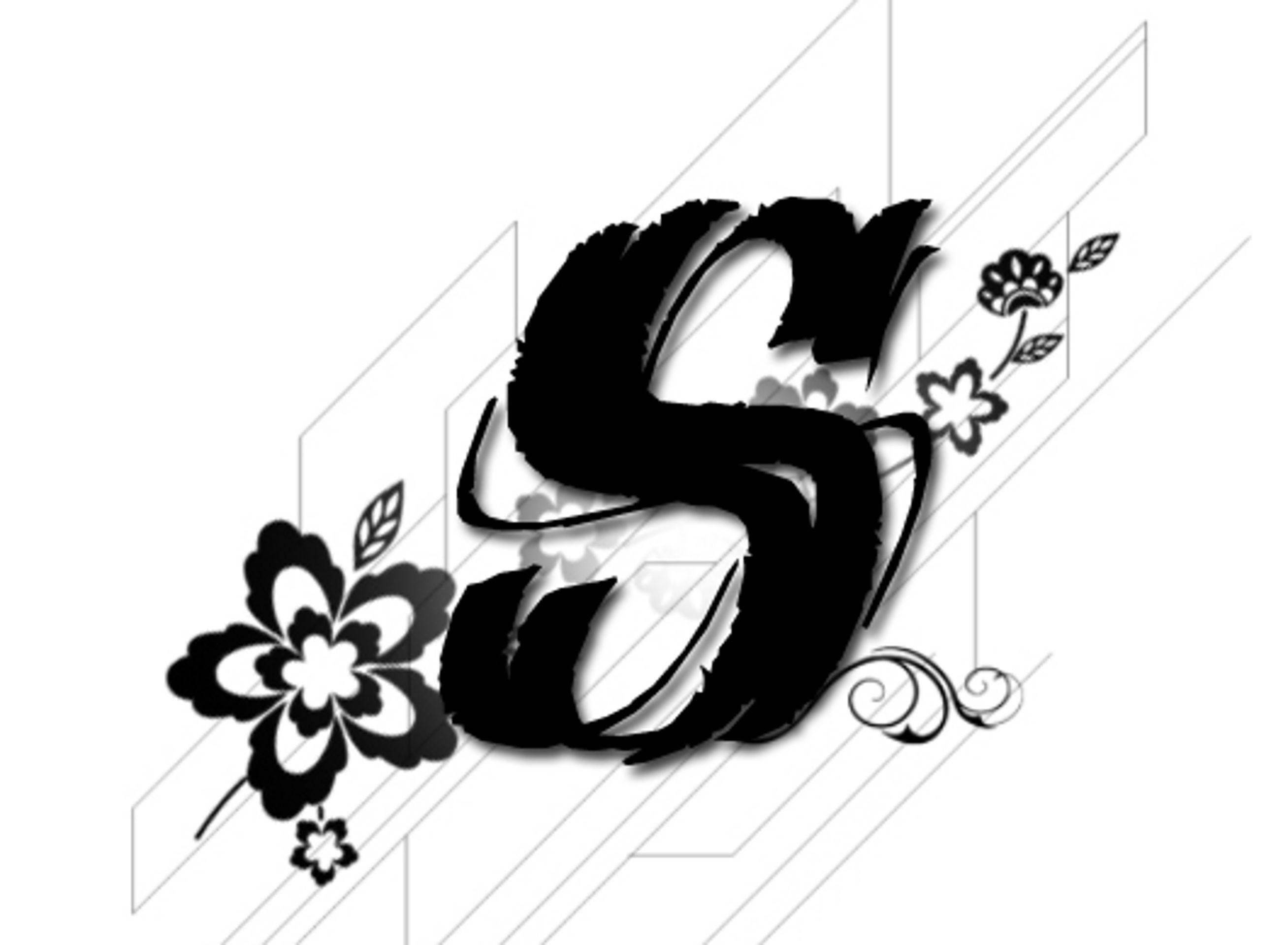 S Alphabet 桌布 壁紙 — 一個大膽的黑色風格化字母S，飾有花卉圖案和幾何線條，背景為白色。