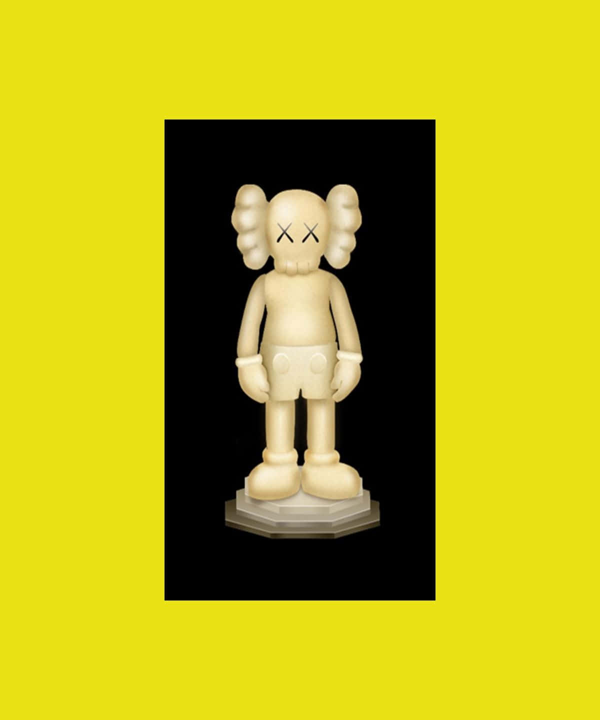 Kaws Figures 桌布 壁紙 — 一個奶油色的KAWS公仔，帶有X形眼睛，站在底座上，背景為黑色，並以粗黃色邊框框住。