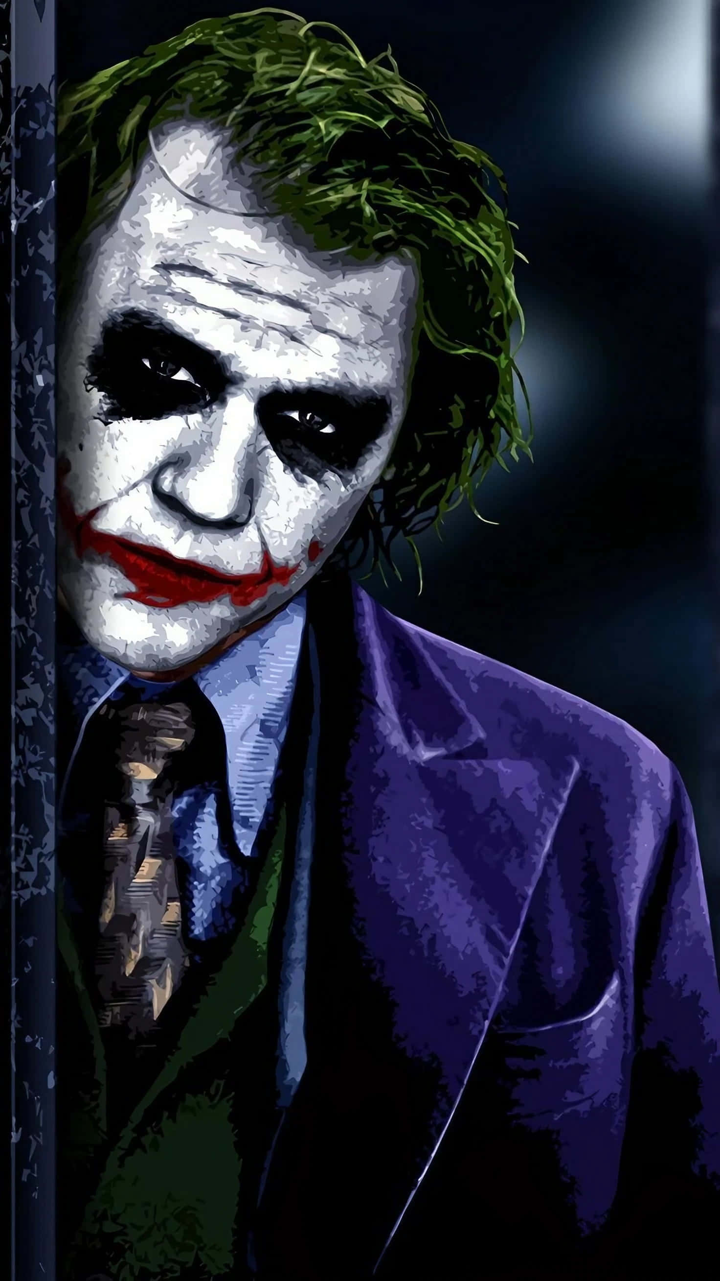 Joker Painting 桌布 壁紙 — 一個威脅性的特寫鏡頭，小丑擁有綠色頭髮、白色臉龐和紅色嘴唇，在黑暗環境中從牆後窺視。