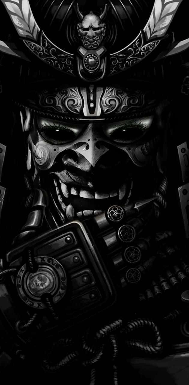 Samurai Helmet 桌布 壁紙 — 一個威風凜凜的武士戰士，身穿華麗的黑色盔甲，戴著骷髏面具，眼睛發光，從陰暗深處凝視著。