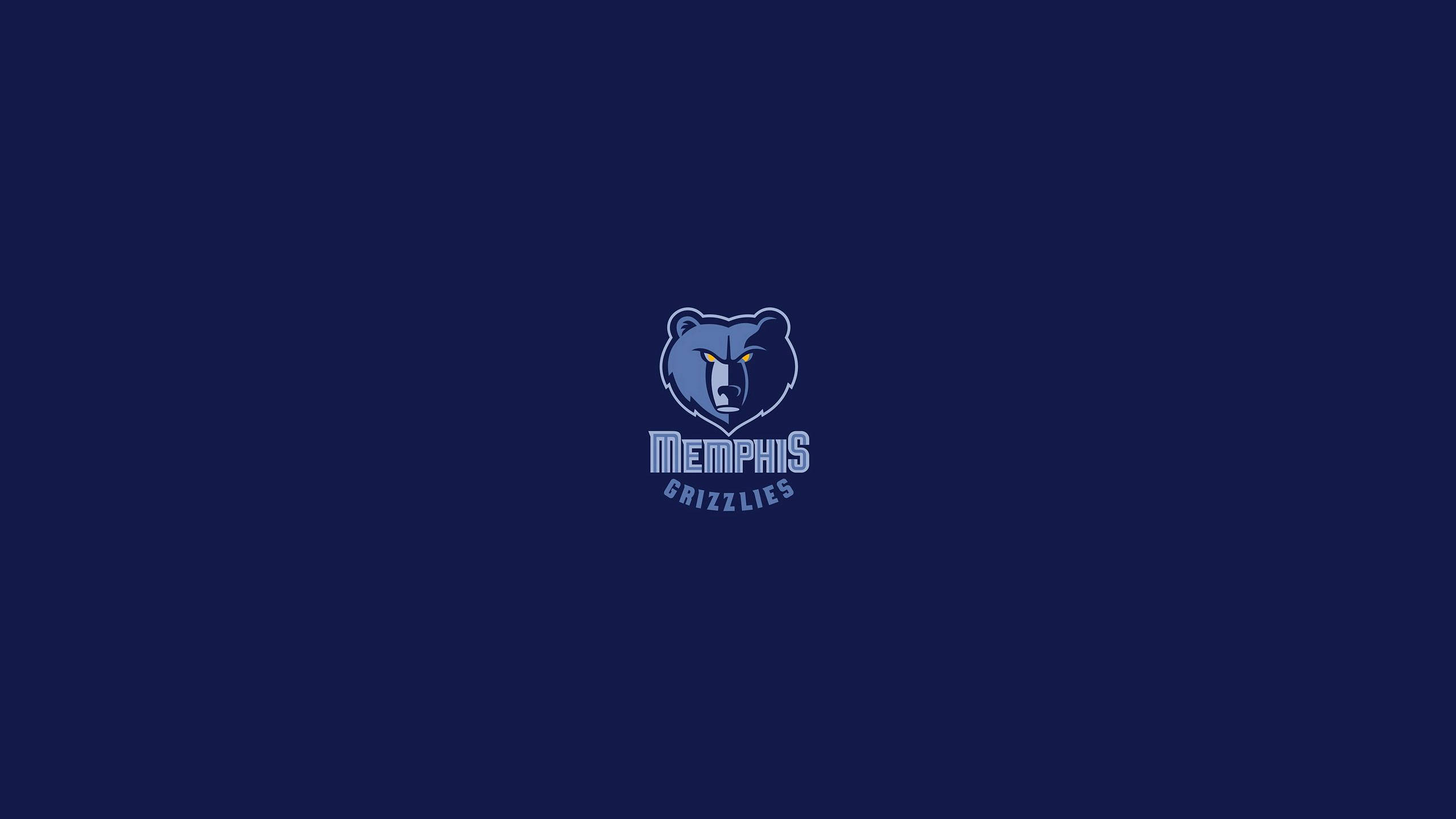 Memphis Grizzlies Logo 桌布 壁紙 — 一個孟菲斯灰熊隊標誌，居中於純海軍藍背景上，帶有發光的黃色眼睛。