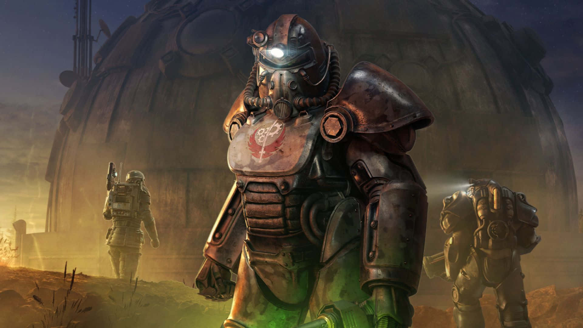 Fallout 4 Power Armor 桌布 壁紙 — 一個孤獨的廢土戰士身穿重型動力裝甲，站在一個巨大的保險庫門前，另外兩人在塵土飛揚的地平線上行進。