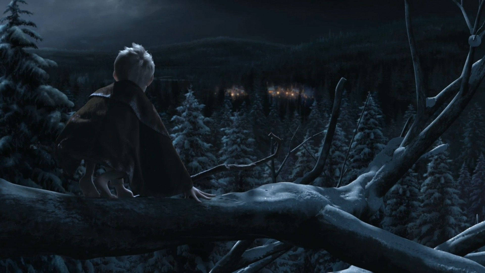 《 harry potter and the deathly hallows - part 1 》 壁紙 — 一個孤獨的白髮孩子坐在白雪覆蓋的樹枝上，俯瞰著一片黑暗的雪森林，遠處有發光的燈光。