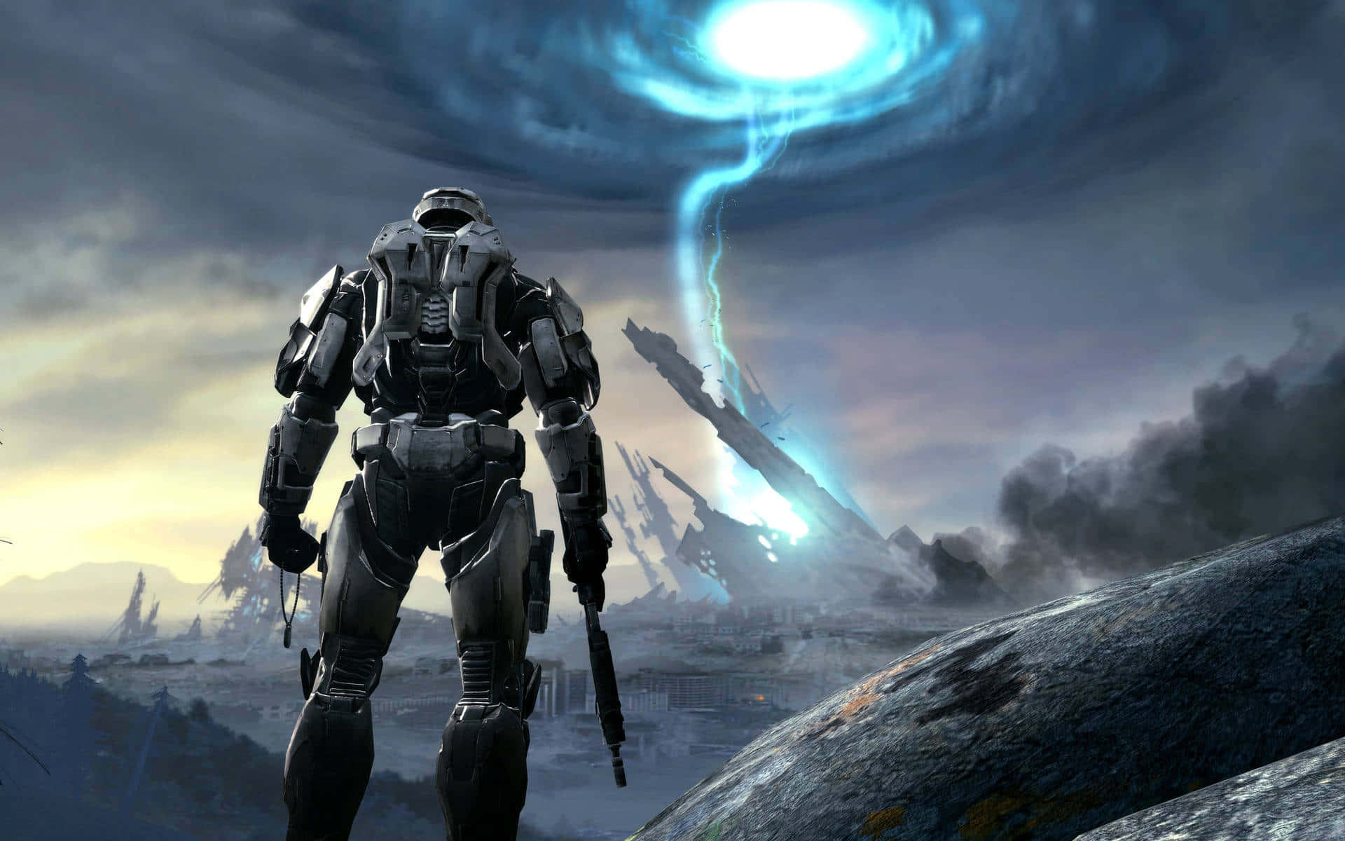 Halo Infinite 桌布 壁紙 — 一個孤獨的裝甲士兵站在岩石露頭上，凝視著暴風雨的外星天空中發光的藍色能量漩渦。