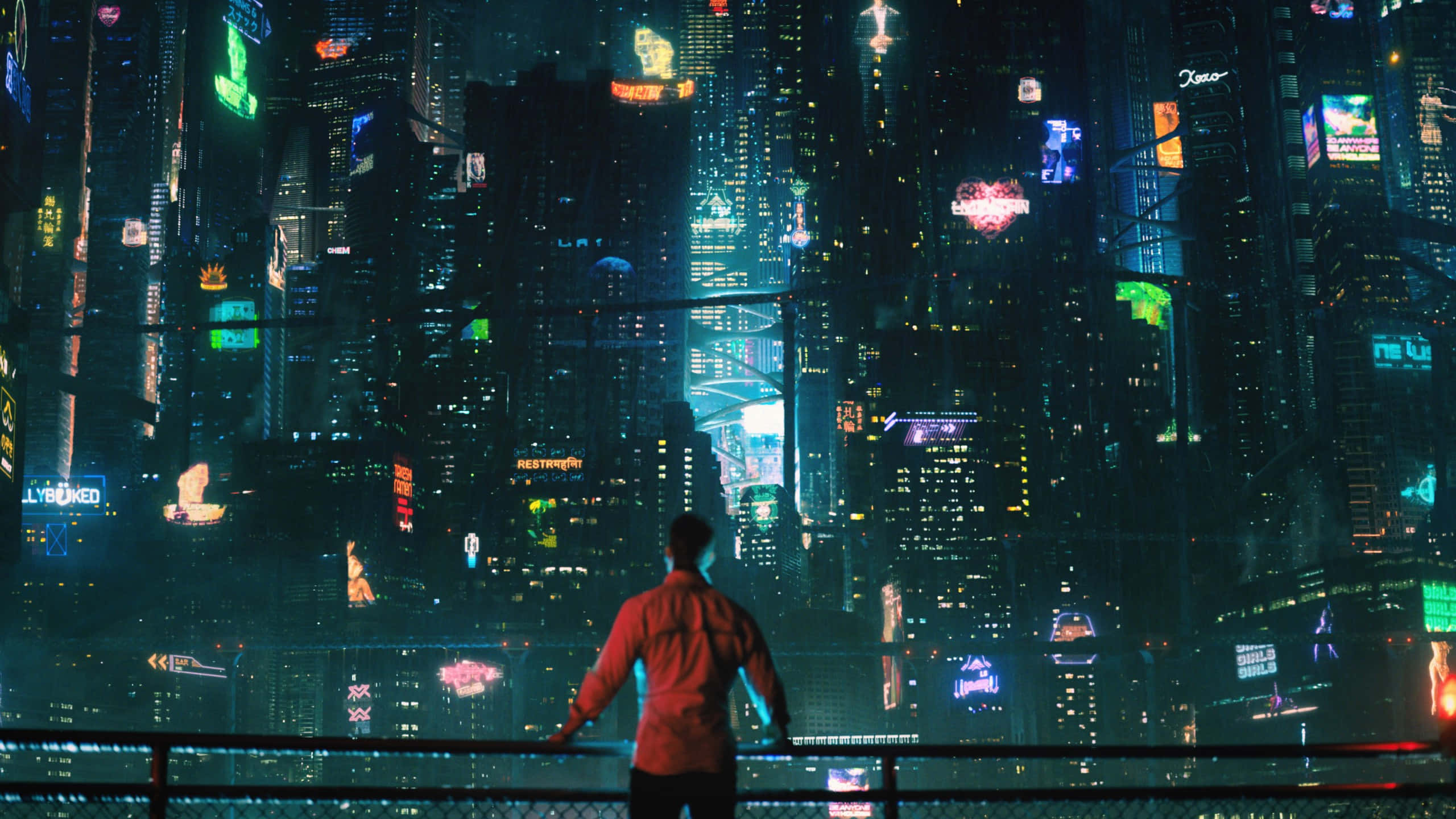 3d City 桌布 壁紙 — 一個孤獨的身影穿著紅色襯衫站在屋頂上，俯瞰著夜晚霓虹閃爍、廣闊的賽博龐克城市景觀。