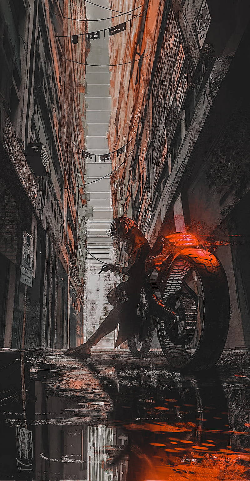 機車 桌布 壁紙 — 一個孤獨的騎士騎著發光的橙色電單車，在高聳建築物之間被雨水浸濕的城市小巷中停下。