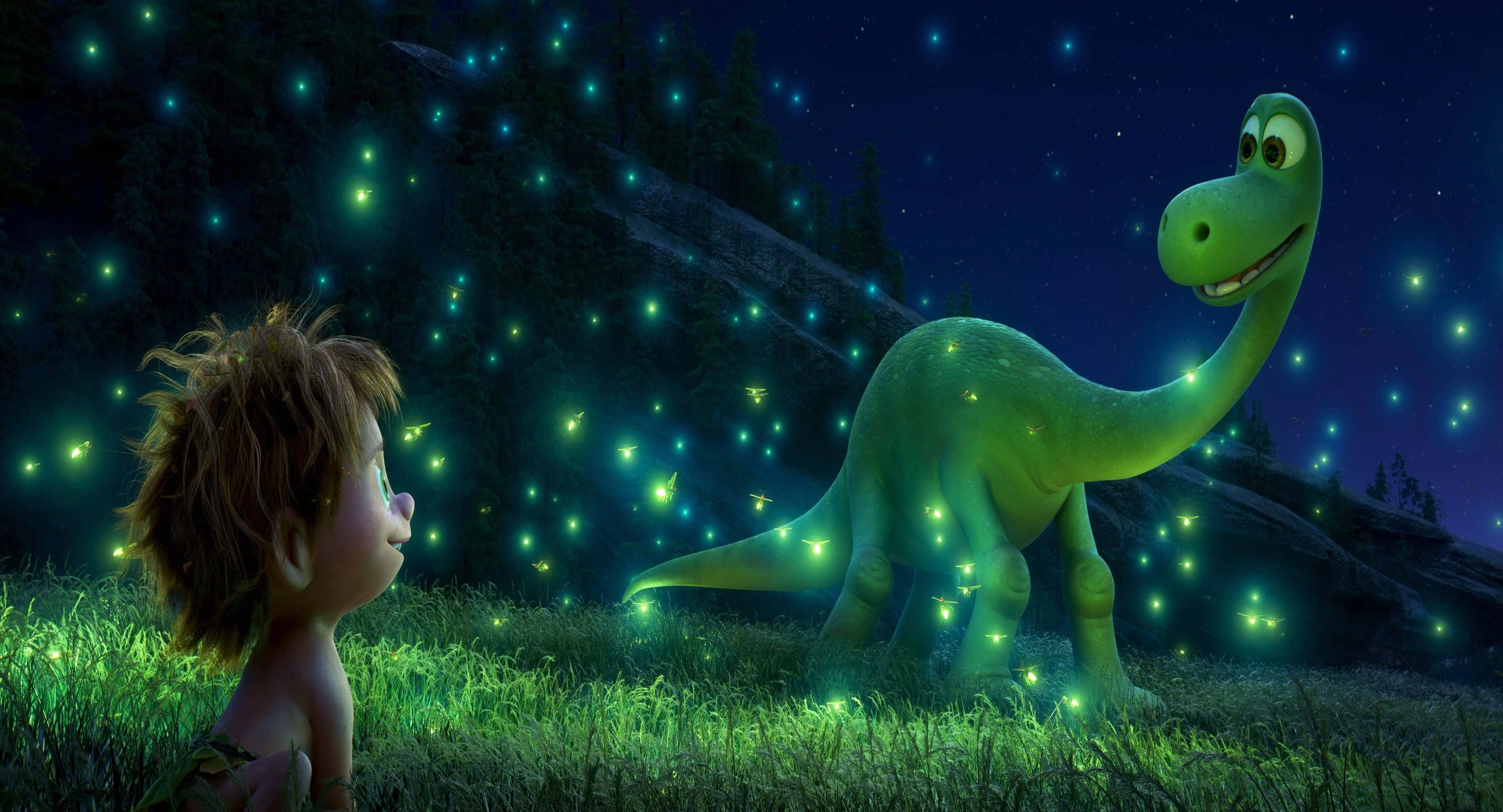 Cute Green Dinosaur 桌布 壁紙 — 一個孩子喺繁星夜空下，好奇咁望住一隻被螢火蟲圍繞嘅發光綠色恐龍。