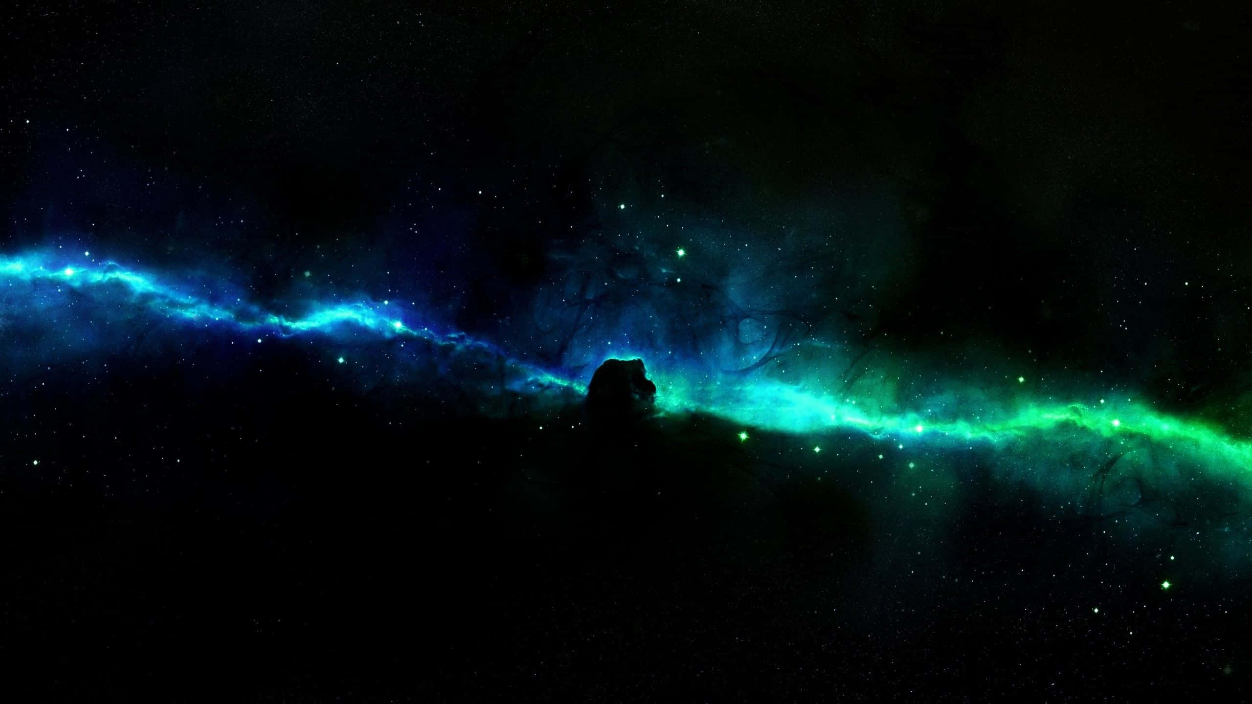 nasa 桌布 壁紙 — 一個宇宙星雲在星空中發出電藍色和綠色的光芒，中央有一個黑暗的剪影。