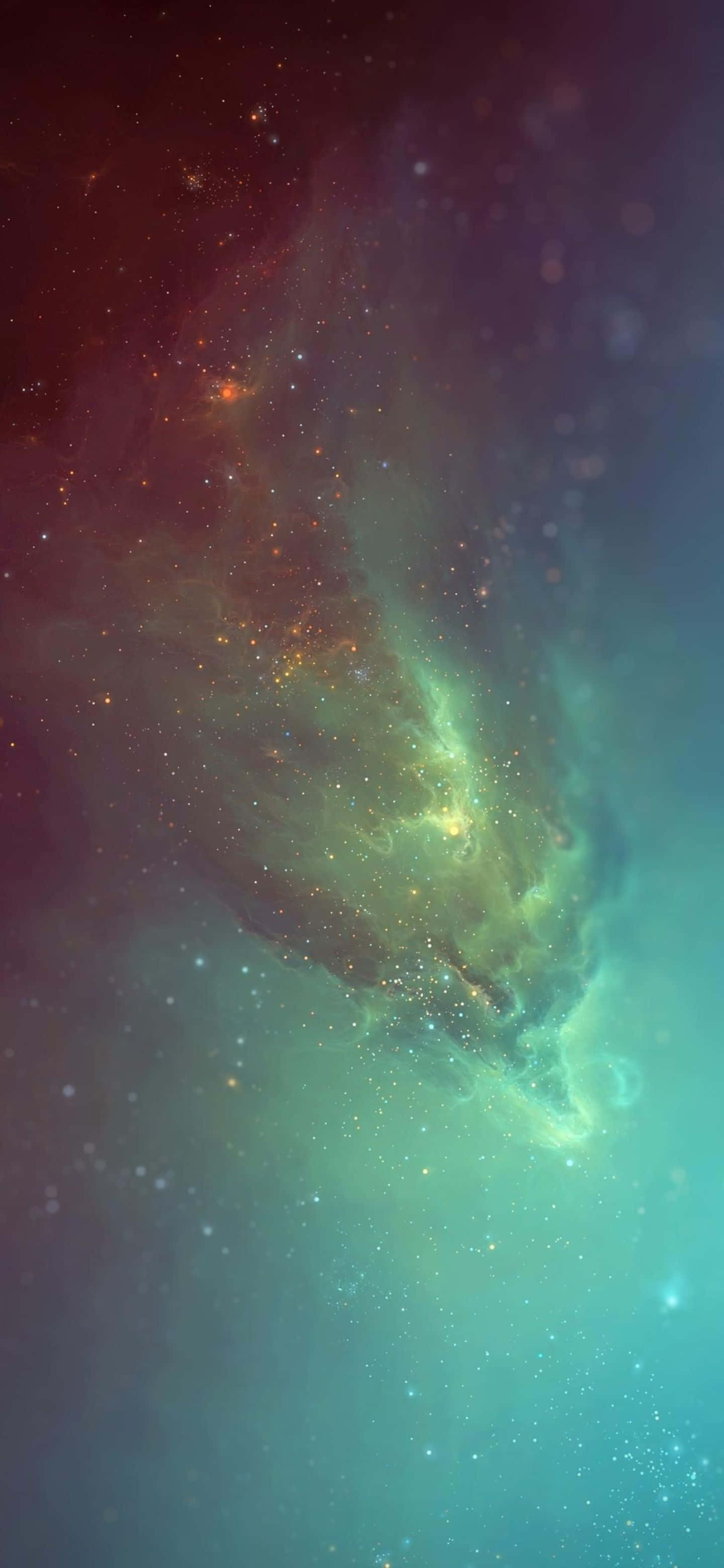Google Pixel 6 Pro 桌布 壁紙 — 一個宇宙星雲在深紫色和青綠色的星場中旋轉，散發著發光的綠色和火熱的橙色氣體。
