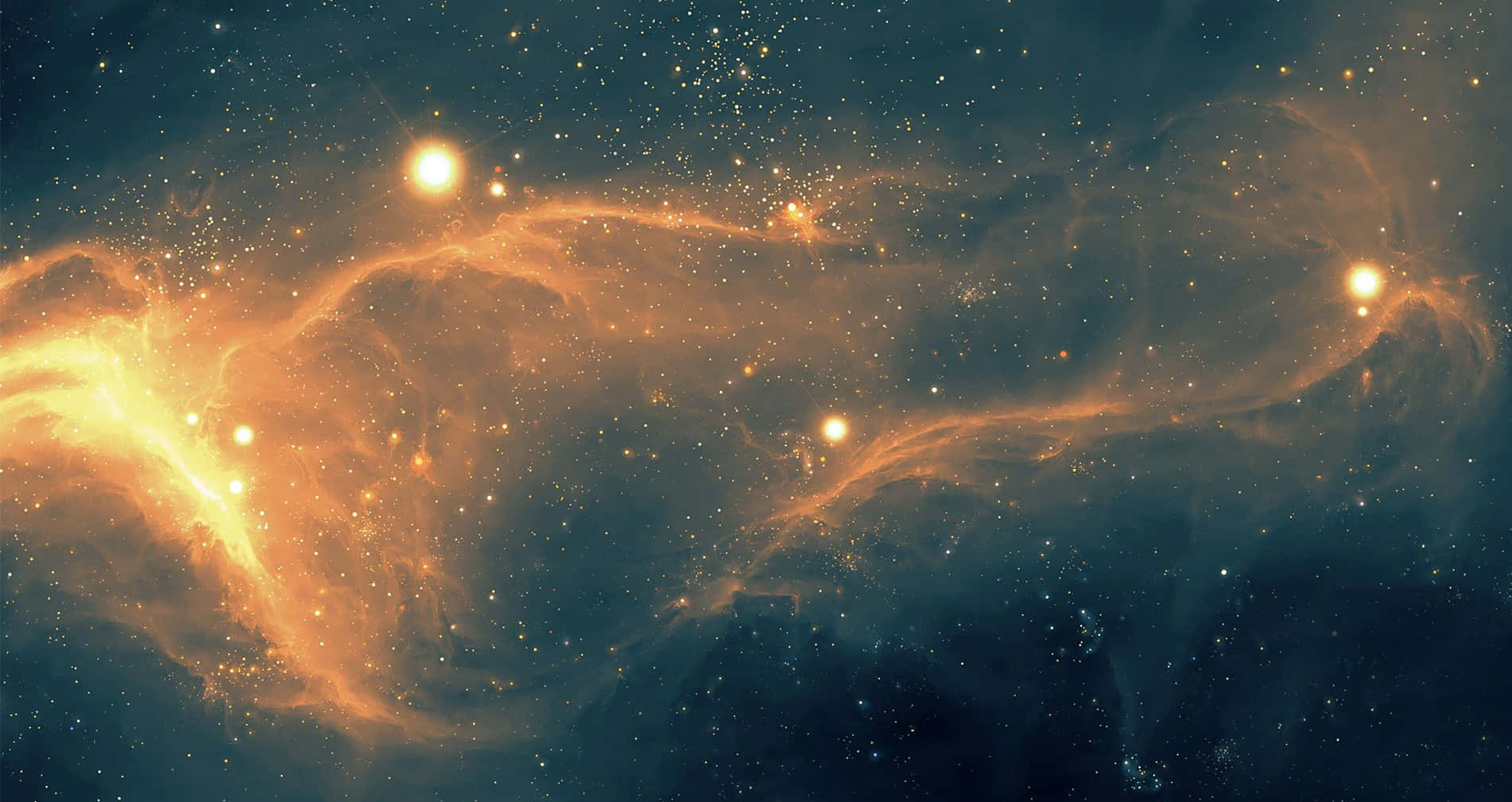 星雲 桌布 壁紙 — 一個宇宙星雲在深藍色星場中旋轉，散發著發光的橙色氣體和明亮的星星。