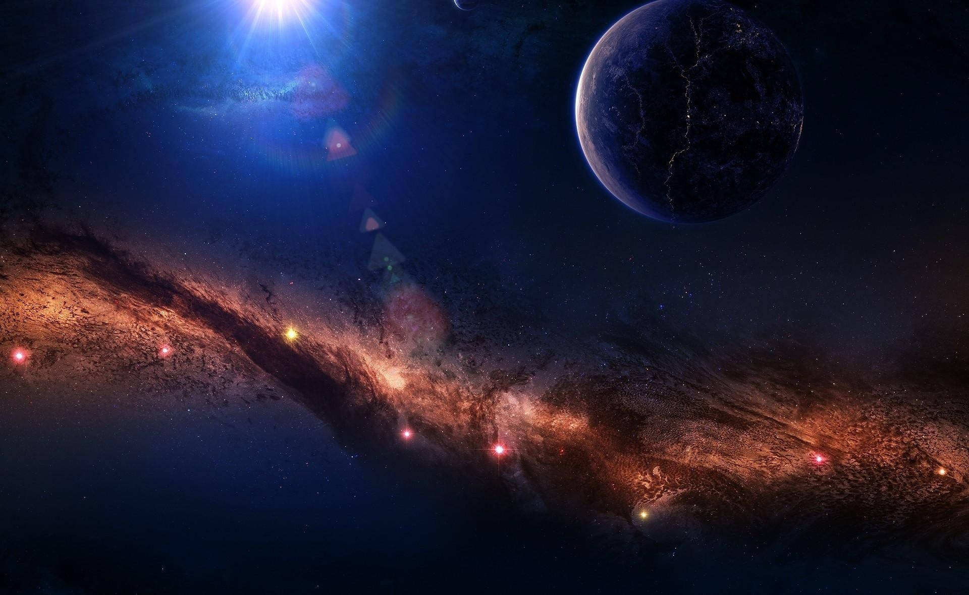 行星 桌布 壁紙 — 一個宇宙景觀，一顆發光的藍色恆星照亮了旋轉的星雲，呈現紅色和橙色色調，附近漂浮著一顆黑暗的行星。