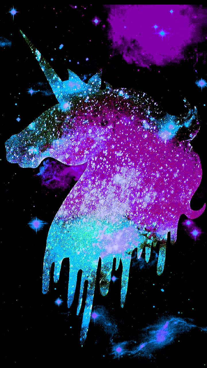 閃粉 桌布 壁紙 — 一個宇宙獨角獸剪影在繁星點點的黑色天空中滴落閃爍的紫色和藍色星雲。