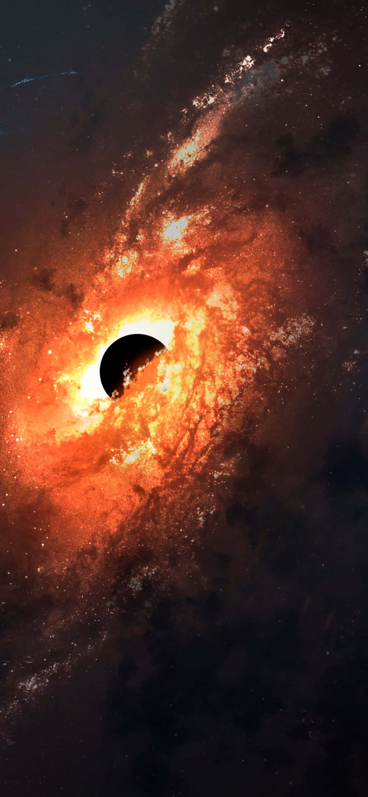 Black Hole Sun 桌布 壁紙 — 一個宇宙黑洞在熾熱的橙色和黑暗星雲漩渦中吞噬恆星。