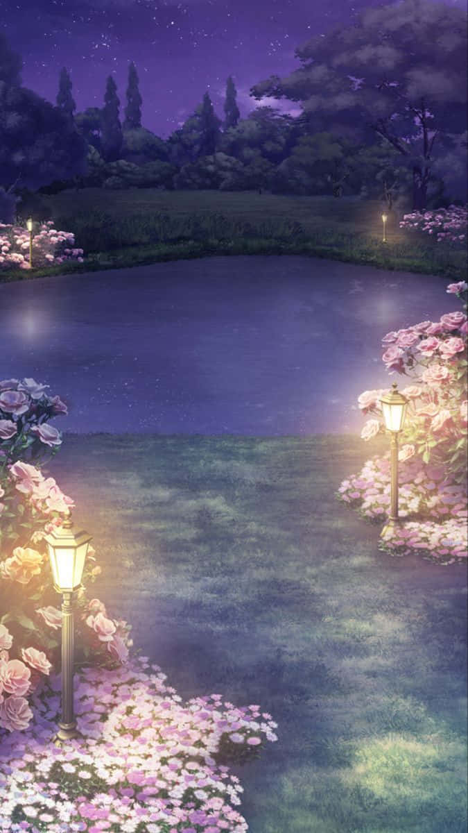 靚靚動畫 桌布 壁紙 — 一個寧靜的夜晚花園，發光的燈籠照亮了平靜池塘周圍的粉紅色和白色玫瑰，上方是繁星點點的紫色天空。