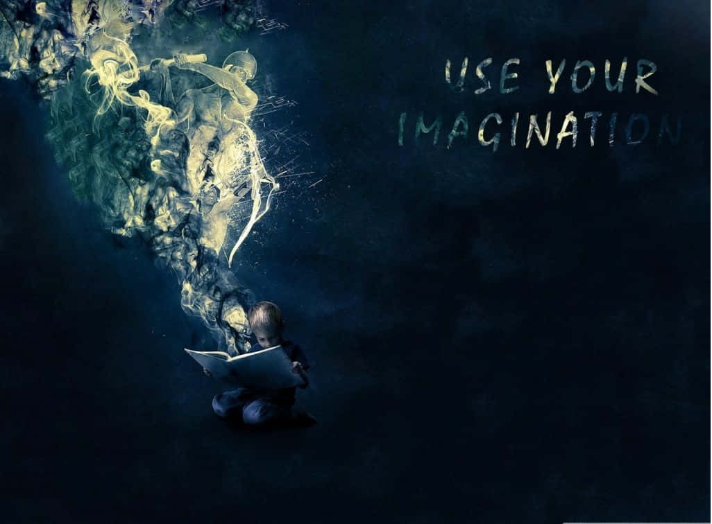 Imaginative 桌布 壁紙 — 一個小孩在閱讀一本書，發光的黃色煙霧在他們上方形成一個奇幻生物，背景是深藍色。